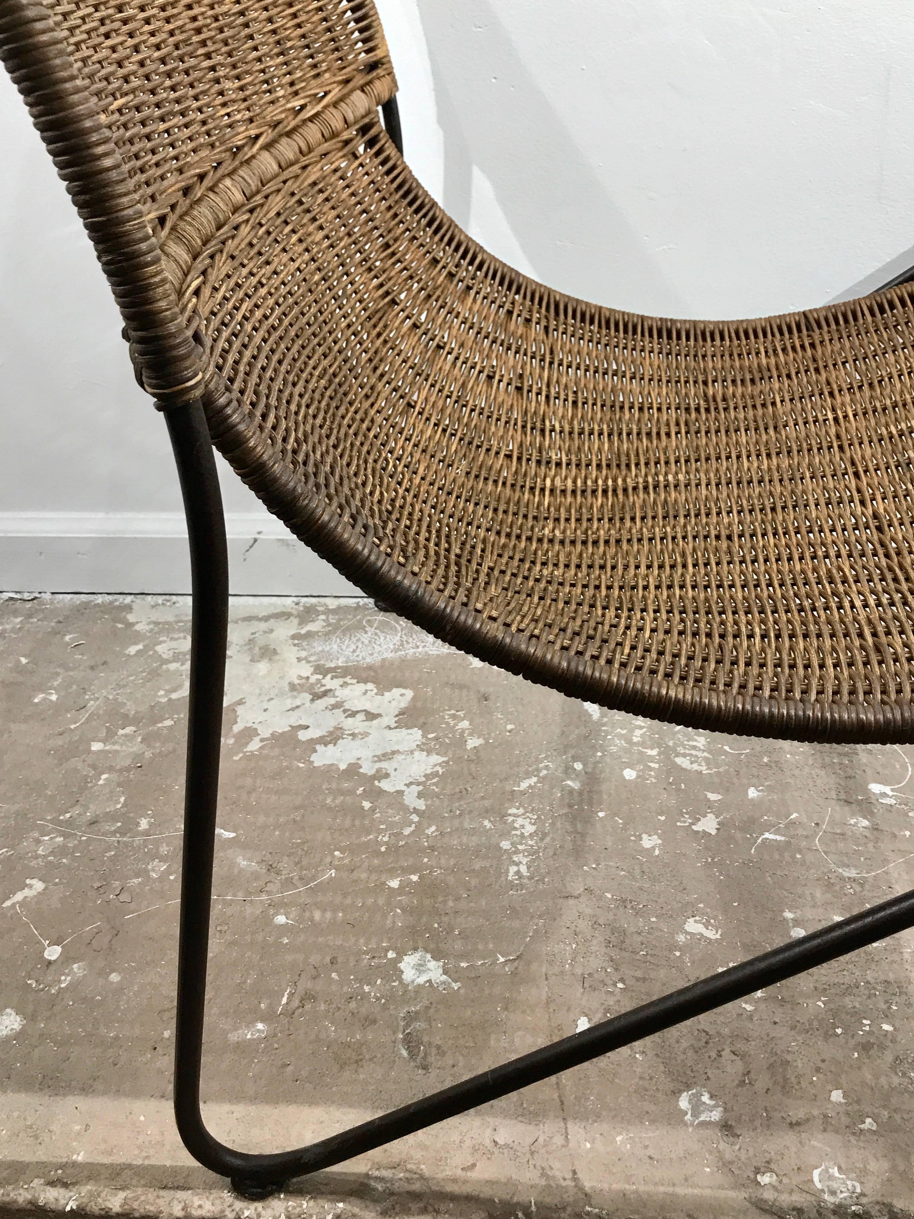 20th Century Great Pair of Mid-Century Sling Wicker Lounge Chairs