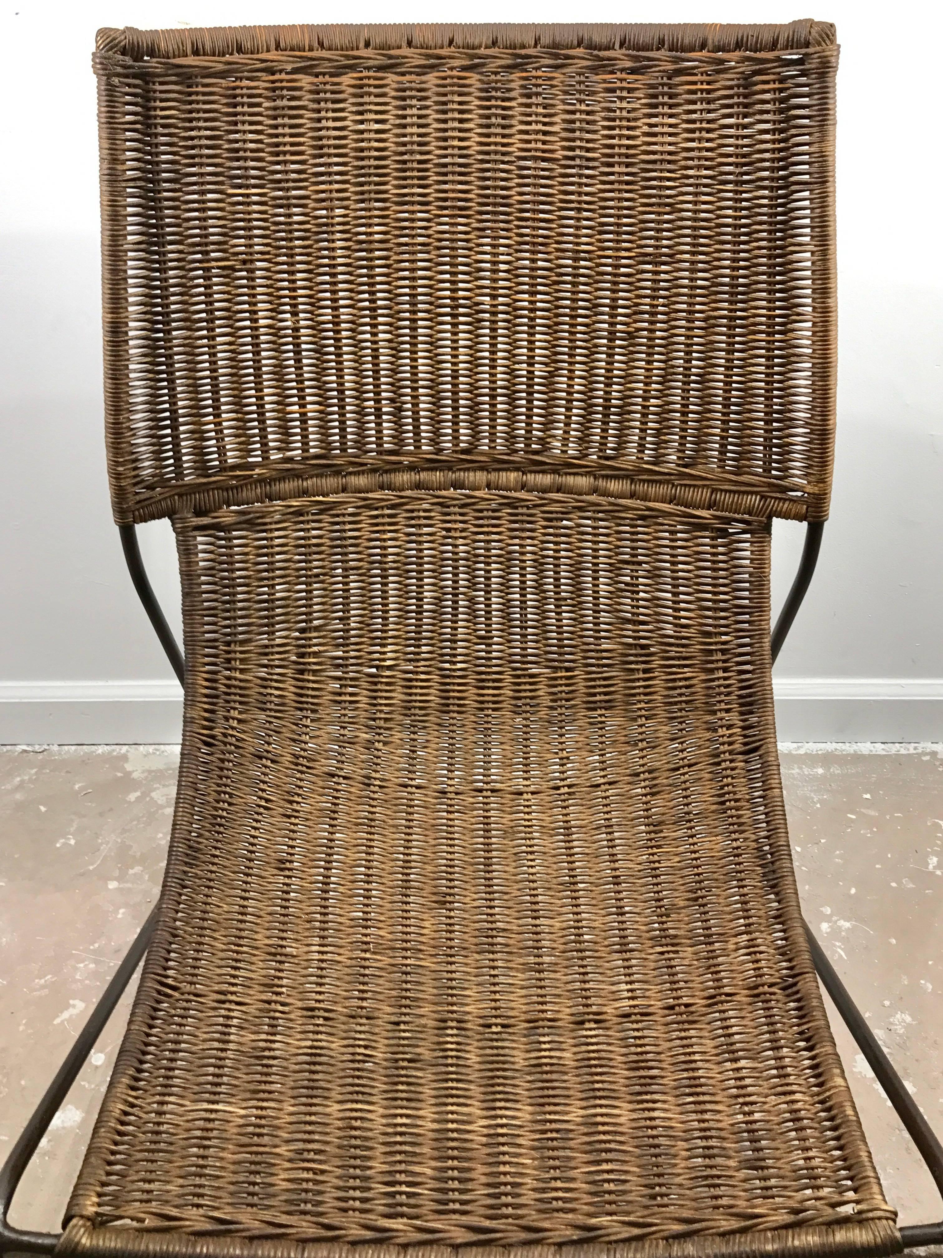 A pair of Mid-Century sling wicker lounge chairs, very comfortable and sturdy, superb design.



   