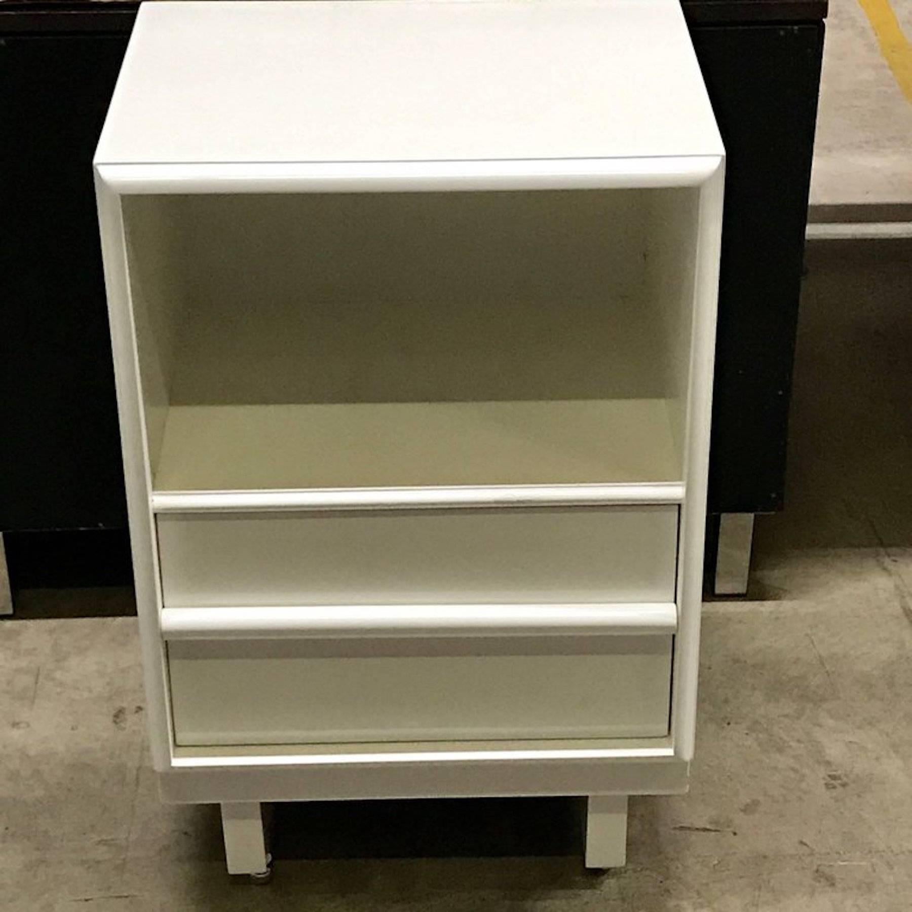 Pair of Robsjohn Gibbons white lacquered nightstands, beautiful lacquered finish. Fitted with one drawer measures 17