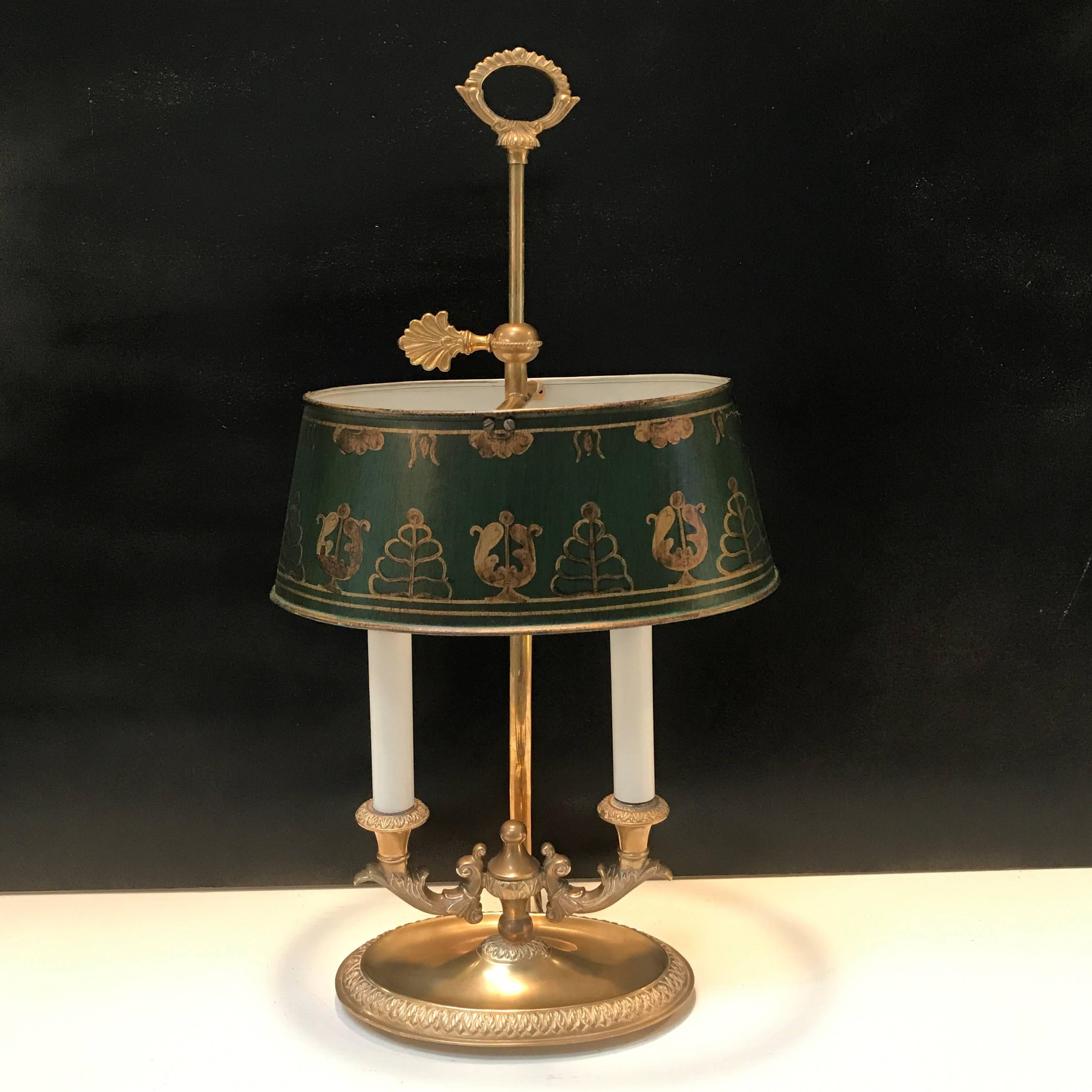 French gilt bronze Bouillotte lamp, with finely decorated oval shade, fitted with two candelabra bulbs, up to 60 watts each
The base measures 7.5