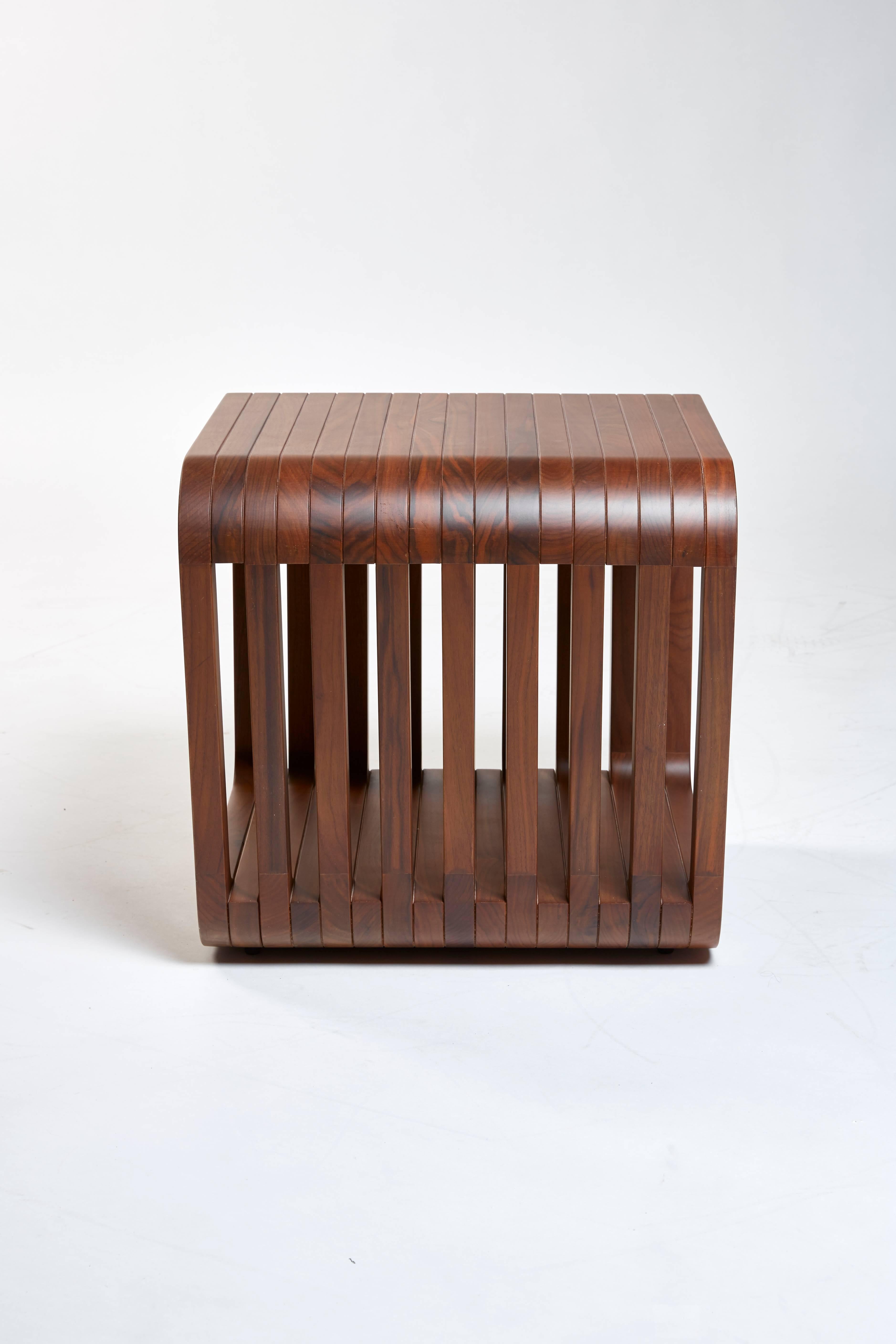 Hocker oder Beistelltisch, LINK von Reda Amalou, 2016, amerikanisches Nussbaumholz (Minimalistisch) im Angebot