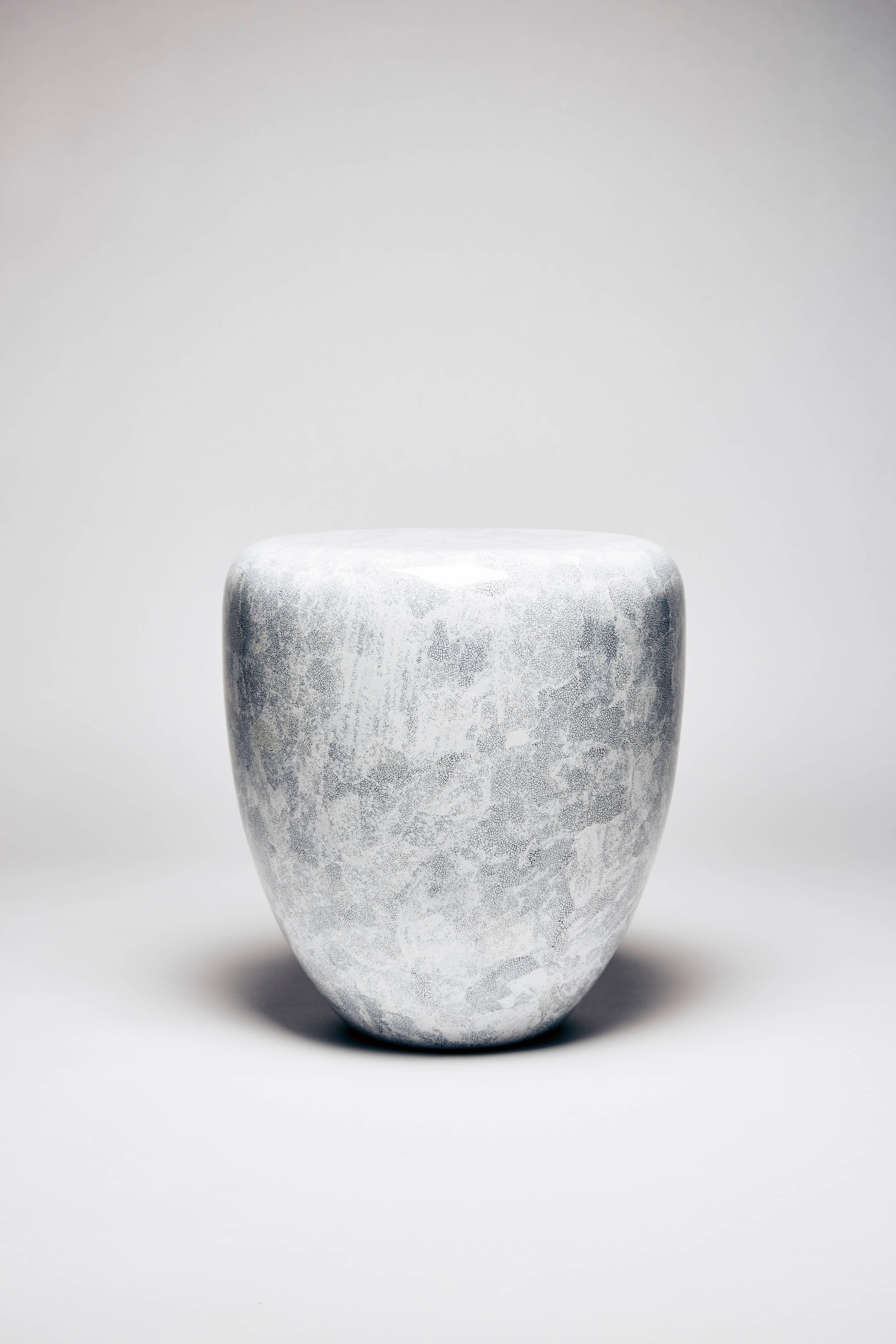 DOT is not a corner table. It is an invitation. A versatile experiment. First, it is about an eye hypnotized by the material. Attention is captivated by this curious magma. Mate, shiny, two-toned patina, eggshell or marble, no matter the variation,