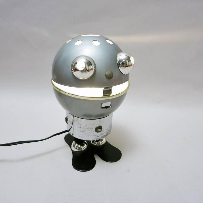 Little Robot lamp from the Spage Age circa 1975 in aluminium and chrome. The mouth open to get more light.