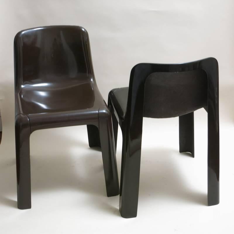 Pair of French Fiberglass Chairs Ozoo by Marc Berthier In Good Condition In Paris, FR