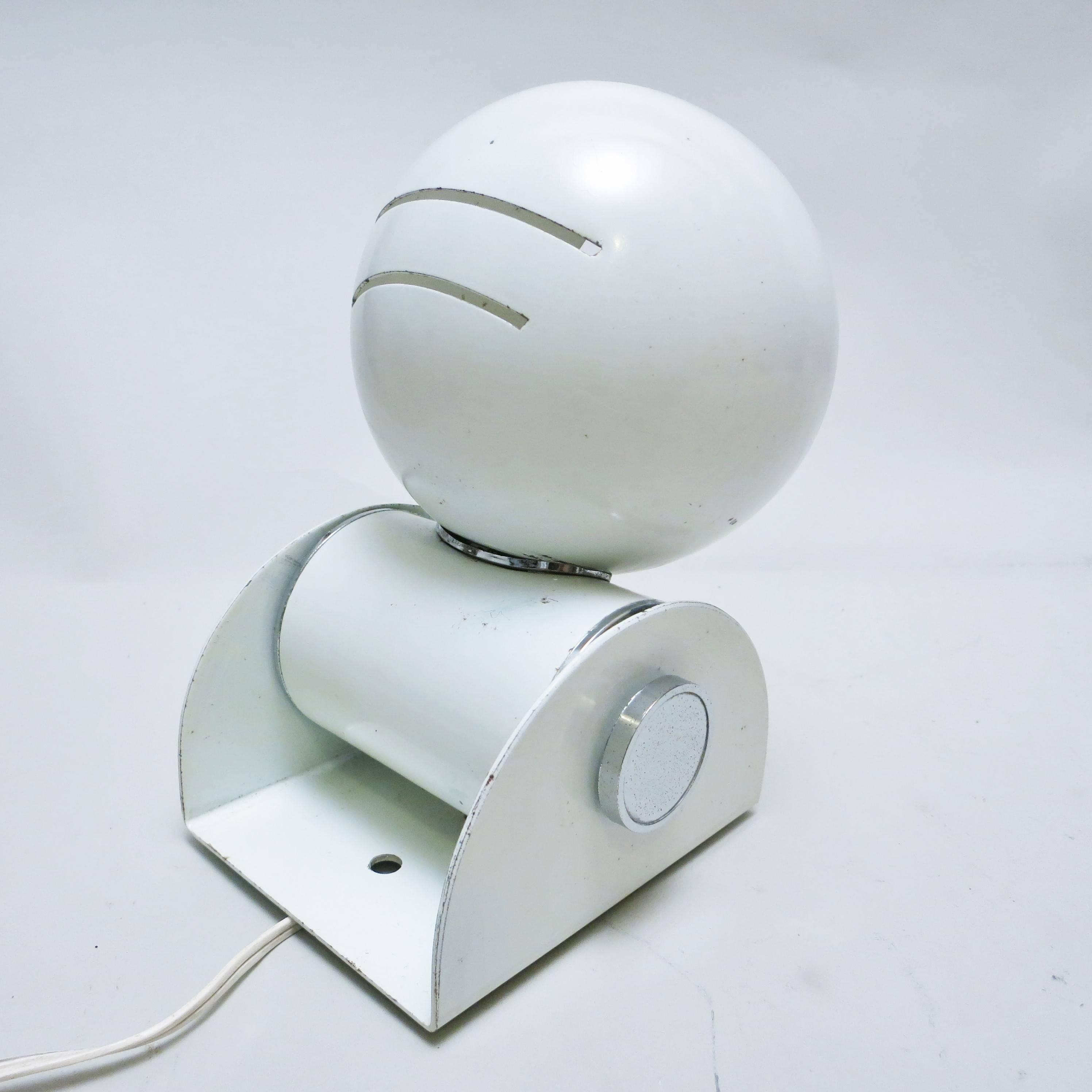 Little italian lamp of the 1960s designed and produced by Enrico Tronconi circa 1968. The ball shade is orientable. The lamp can be used as table lamp or as wall lamp