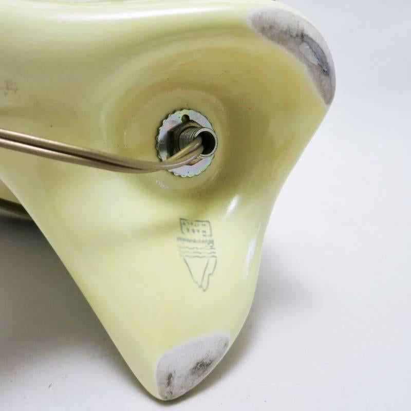 Shell lamp Conchiglia designed by Antonia Campi for Lavenia in 1954. 
Pale yellow glazed porcelain. 
Signed with stamped manufacturer’s mark to underside: Lavenia Made in Italy.
Beautiful original condition. 

Literature: Antonia Campi: