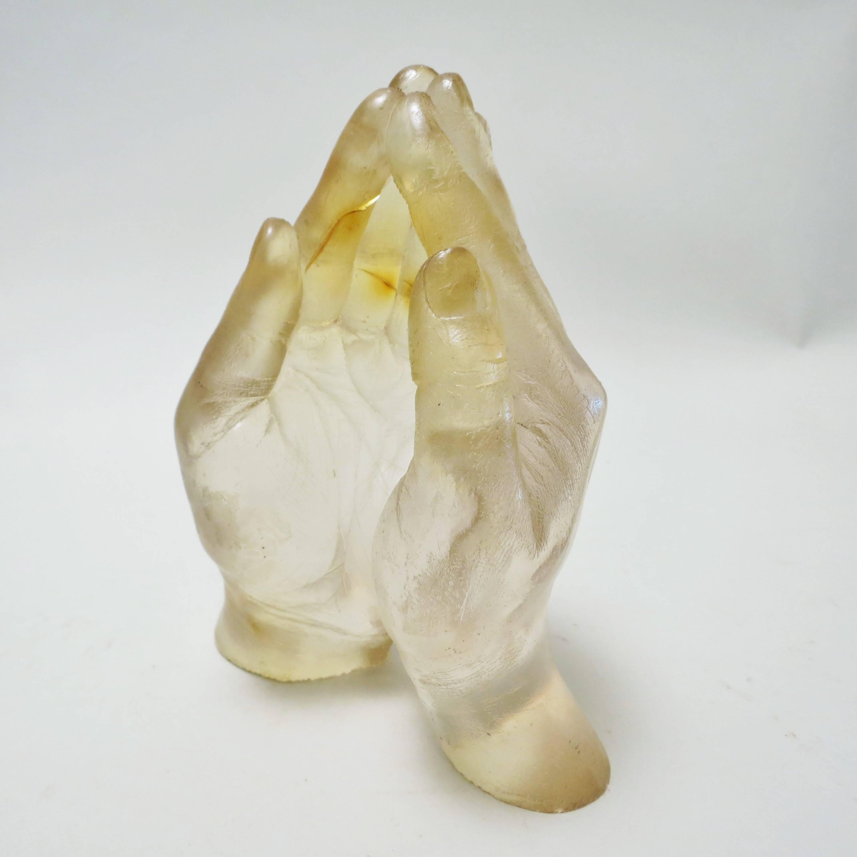 Sculpture Hands in Yellow Resin Attributed to Pierre Giraudon In Good Condition In Paris, FR