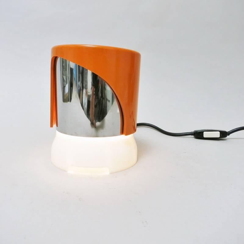 Rare table light, KD24, designed by Joe Colombo, circa 1966 and launched in 1968 for Kartell, Noviglio, Italy. Produced from 1968-1973. White translucent metacrylate base, double orientable shade with a part in orange ABS plastic and the other part