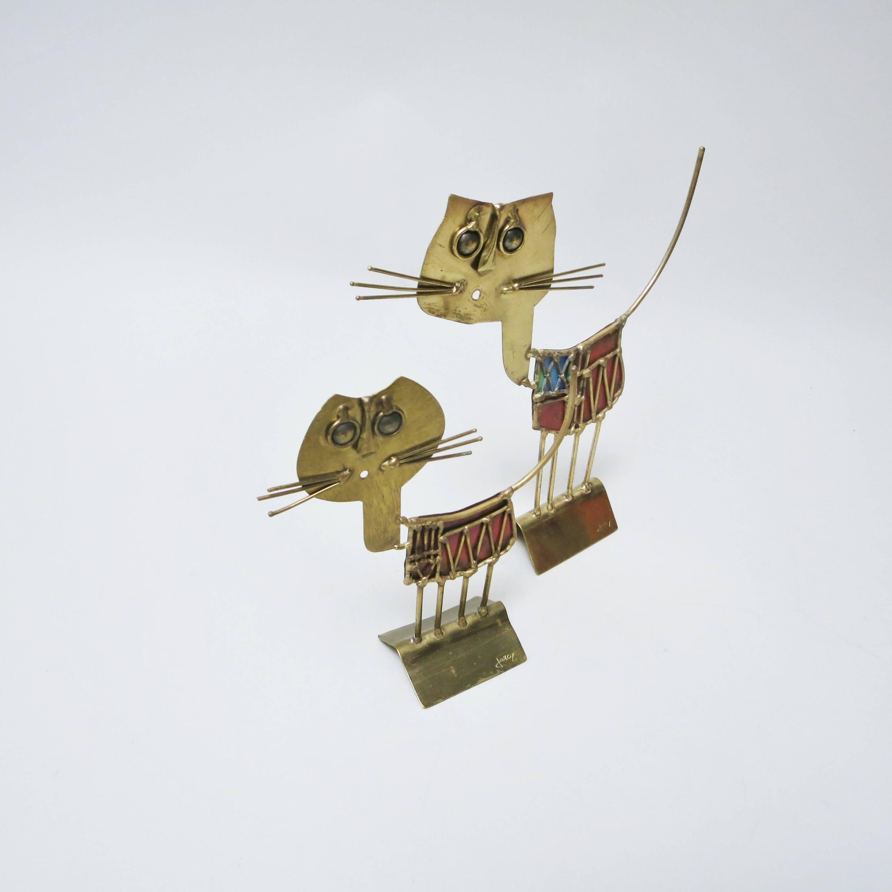 Brutalist couple of cats by the French sculptor Jarc designed in copper and brass. Both are signed on the base.