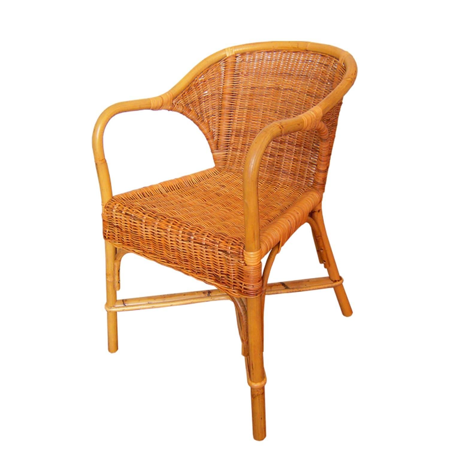 Set of 4 wicker wingback chairs encapsulate Italian crafty wisdom to intertwine natural fibres.
Ideal for both indoor and outdoor use.
They were designed by the famous Architect Gae Aulenti in the circa 1990 to Abaco (Italian manufacturer).
Gae