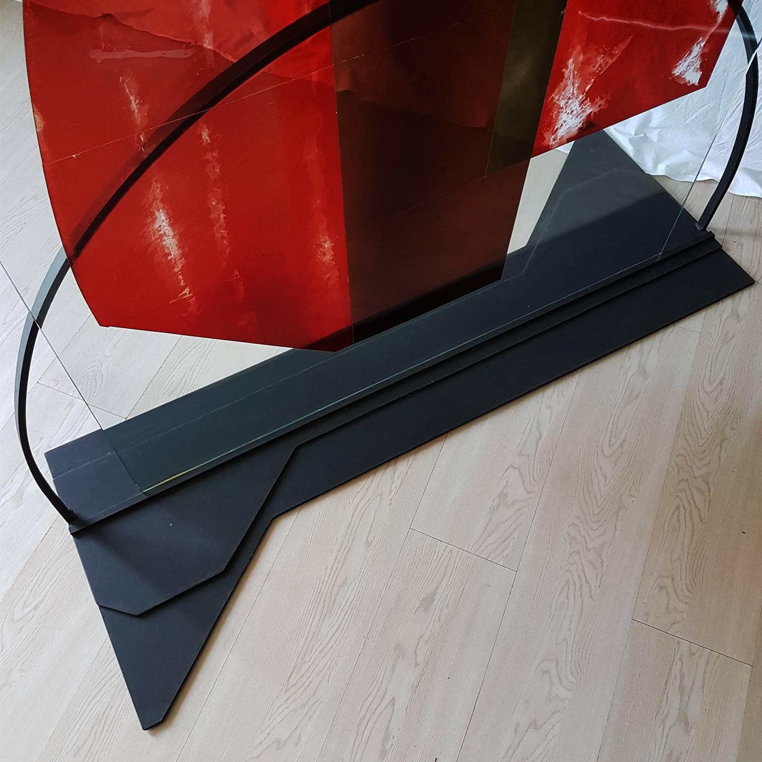 Italian Contemporary Red Etched Art Crystal Glass Sculpture with Black Iron Base In Excellent Condition For Sale In Mornico al Serio ( BG), Lombardia