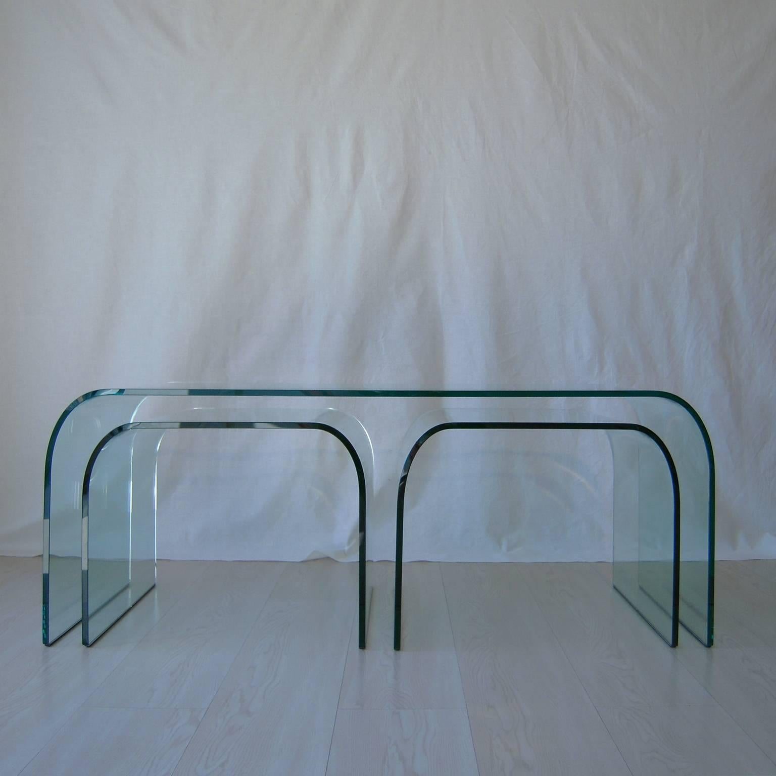 Minimalist Set of 3 Italian Fiam Curved Crystal Glass Center, Nesting Table, 1980 For Sale