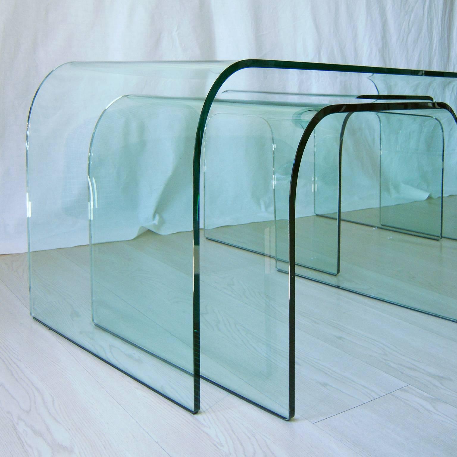 Late 20th Century Set of 3 Italian Fiam Curved Crystal Glass Center, Nesting Table, 1980 For Sale