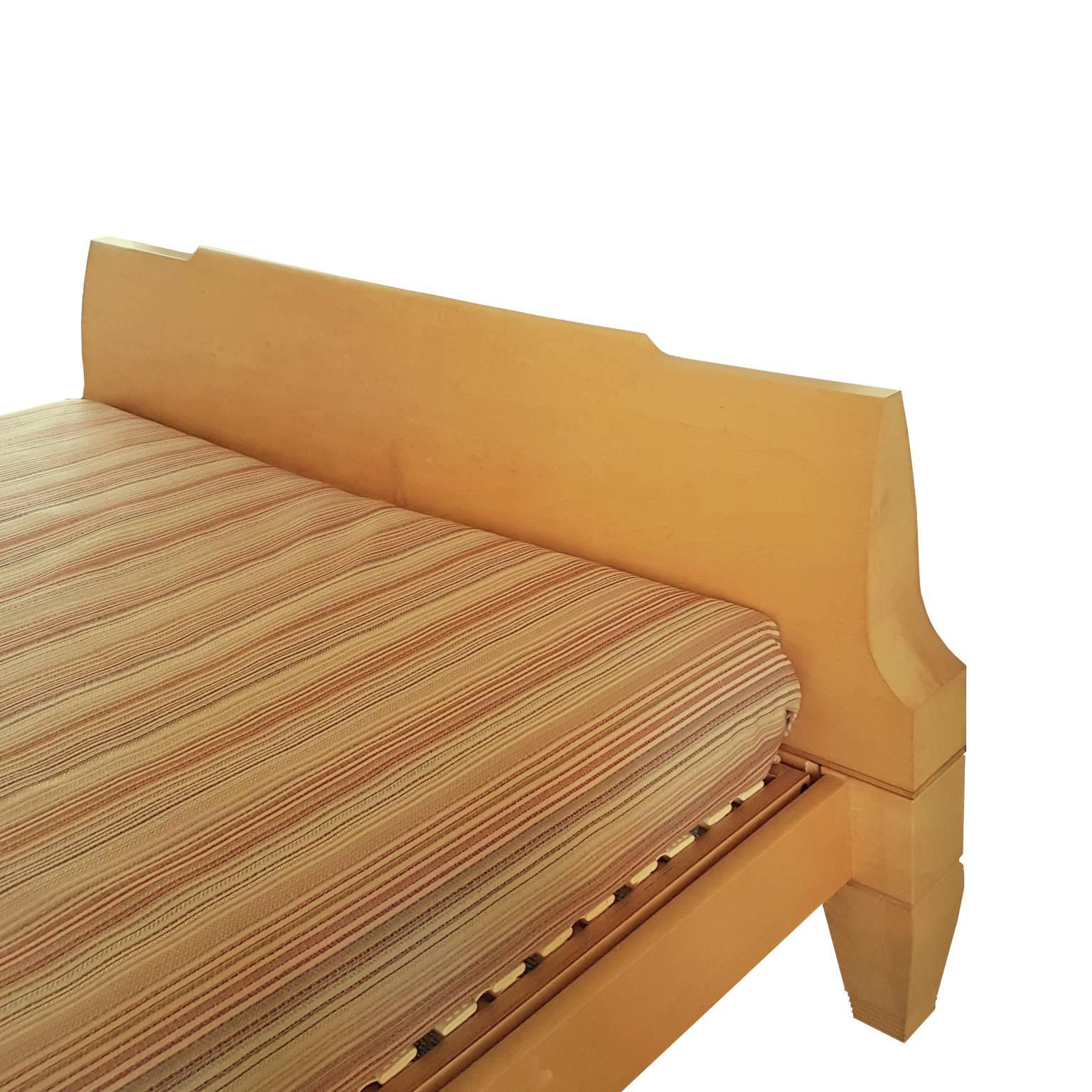 Temenos is a wide double bed designed by Leon Krier for Italian manufacture Giorgetti.
Temenos is a modern bed with restrained elegance.
The bed's spheres and feet are in solid maple wood, while the bed surrounds are finished in maple with a
