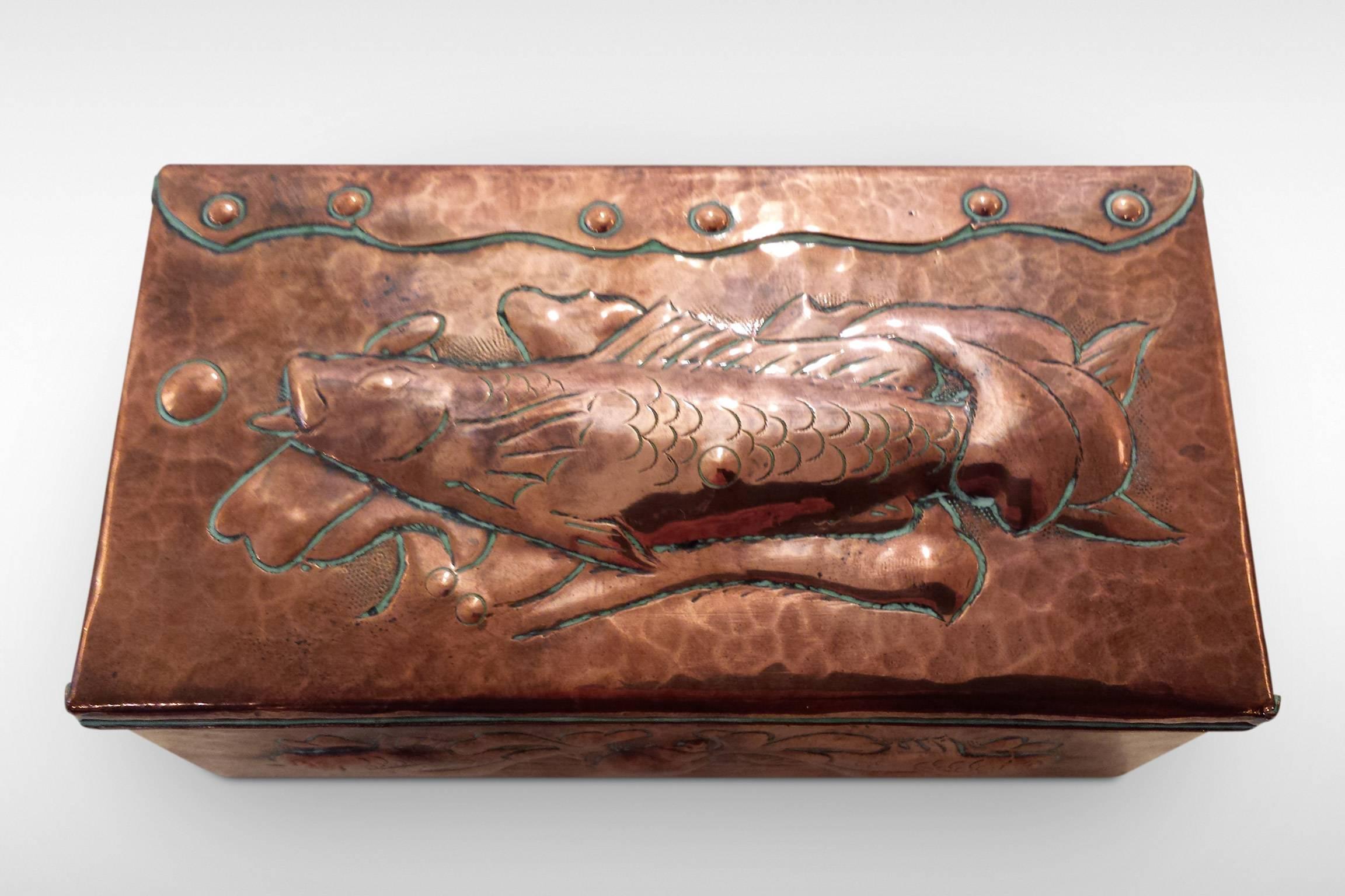 This handcrafted casket by the Newlyn school has a hammered finish and is decorated with fish and shells in repousse work.
Marked 'Newlyn' to the underside.
circa 1900-1910.