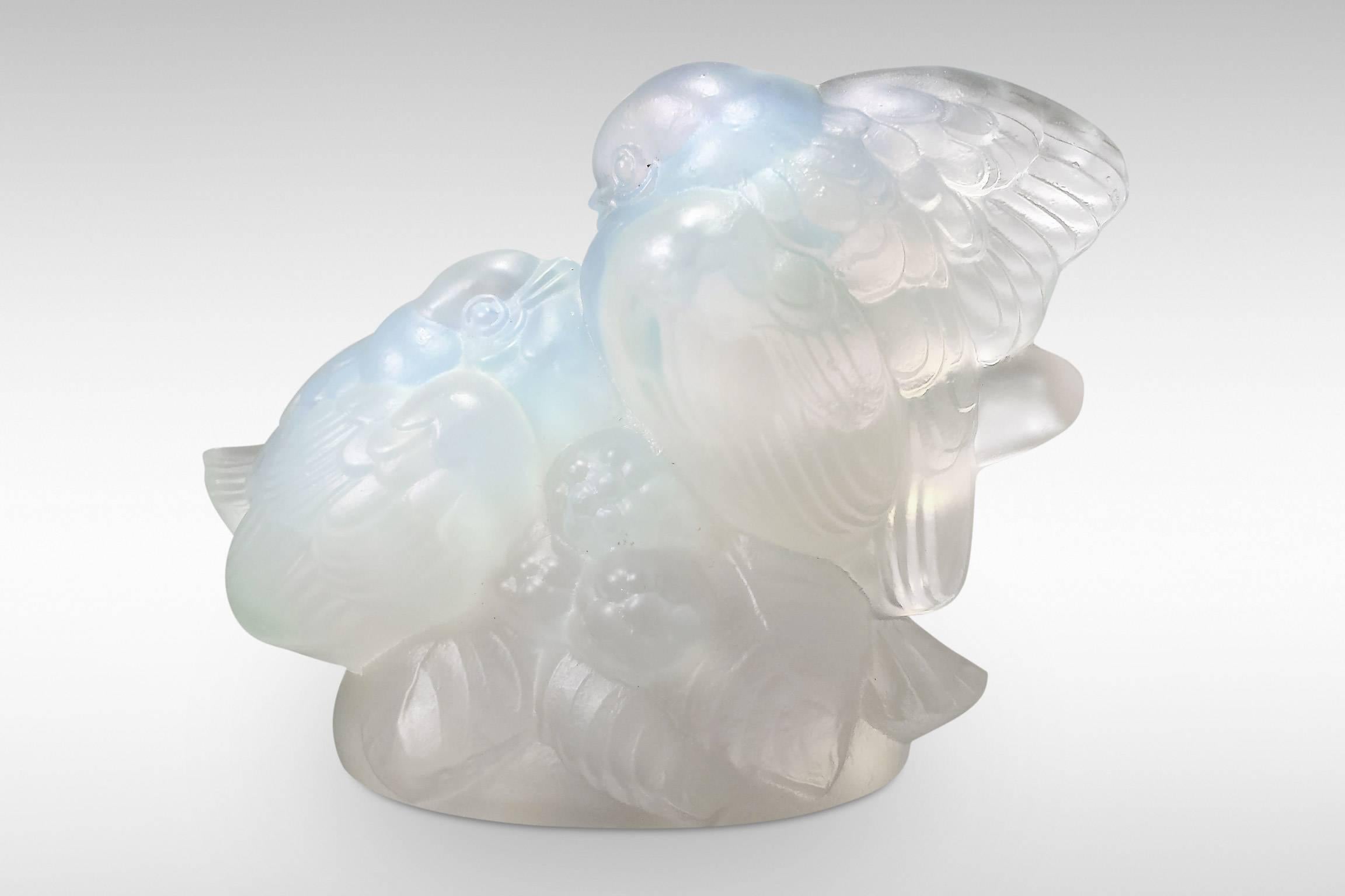 French 'Les Inseparables', an Art Deco Glass Figurine of Love Birds by Sabino For Sale