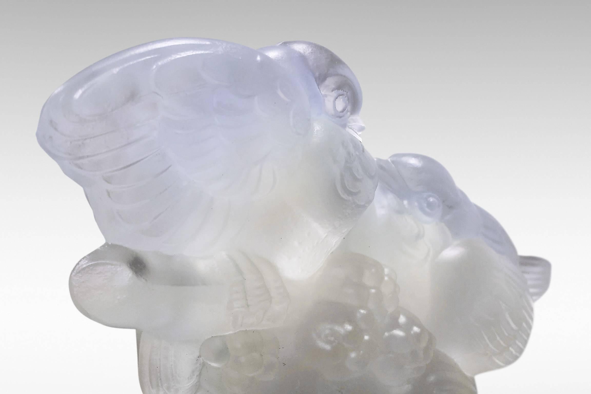 'Les Inseparables', an Art Deco Glass Figurine of Love Birds by Sabino In Good Condition For Sale In Kent, GB
