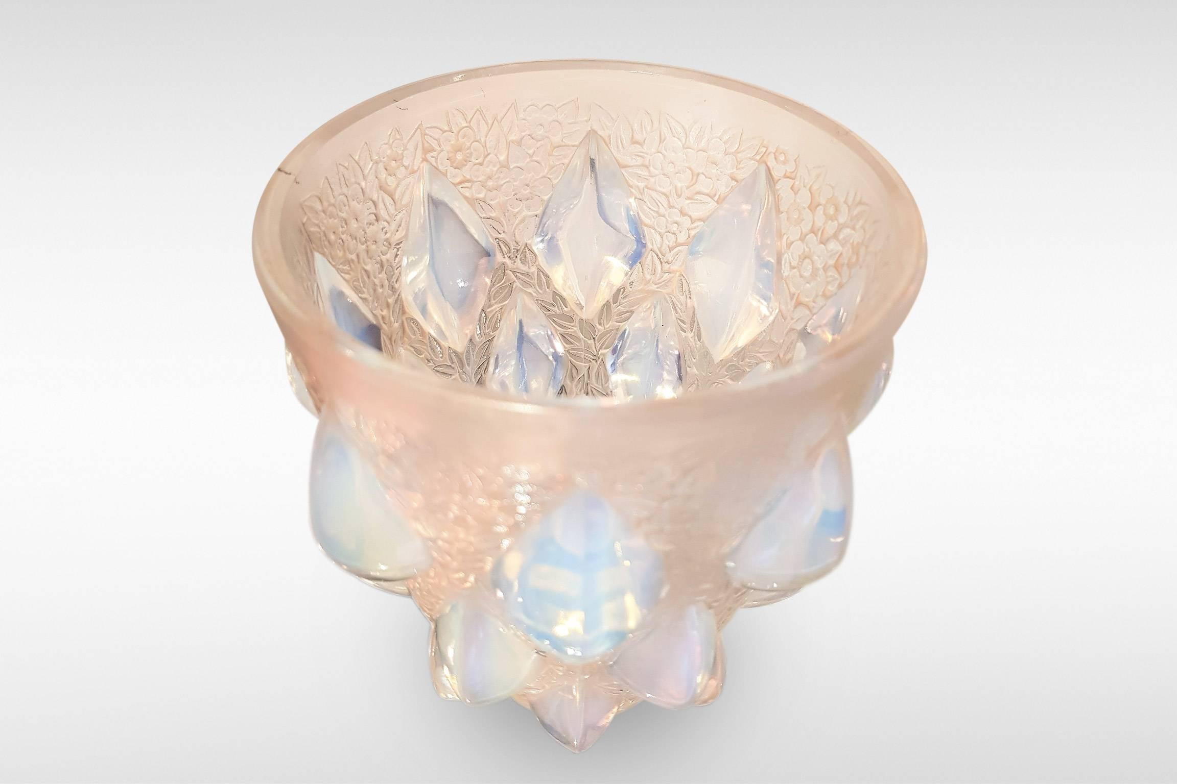 French 'Rampillon', an Art Deco Vase by Rene Lalique For Sale