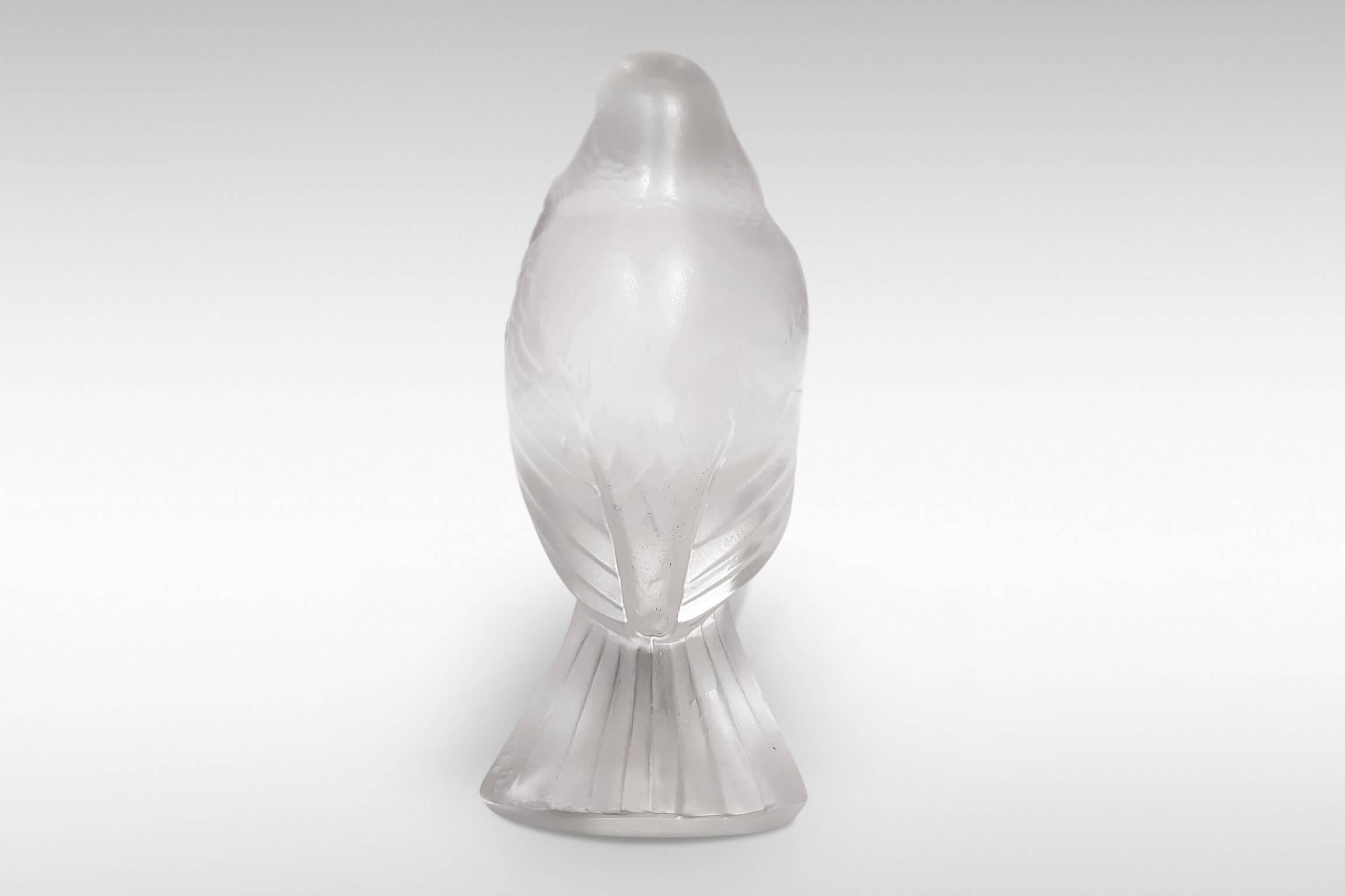 'Moineau au Fier' ‘Crouching Sparrow’ by Rene Lalique in Opalescent Glass In Excellent Condition For Sale In Kent, GB