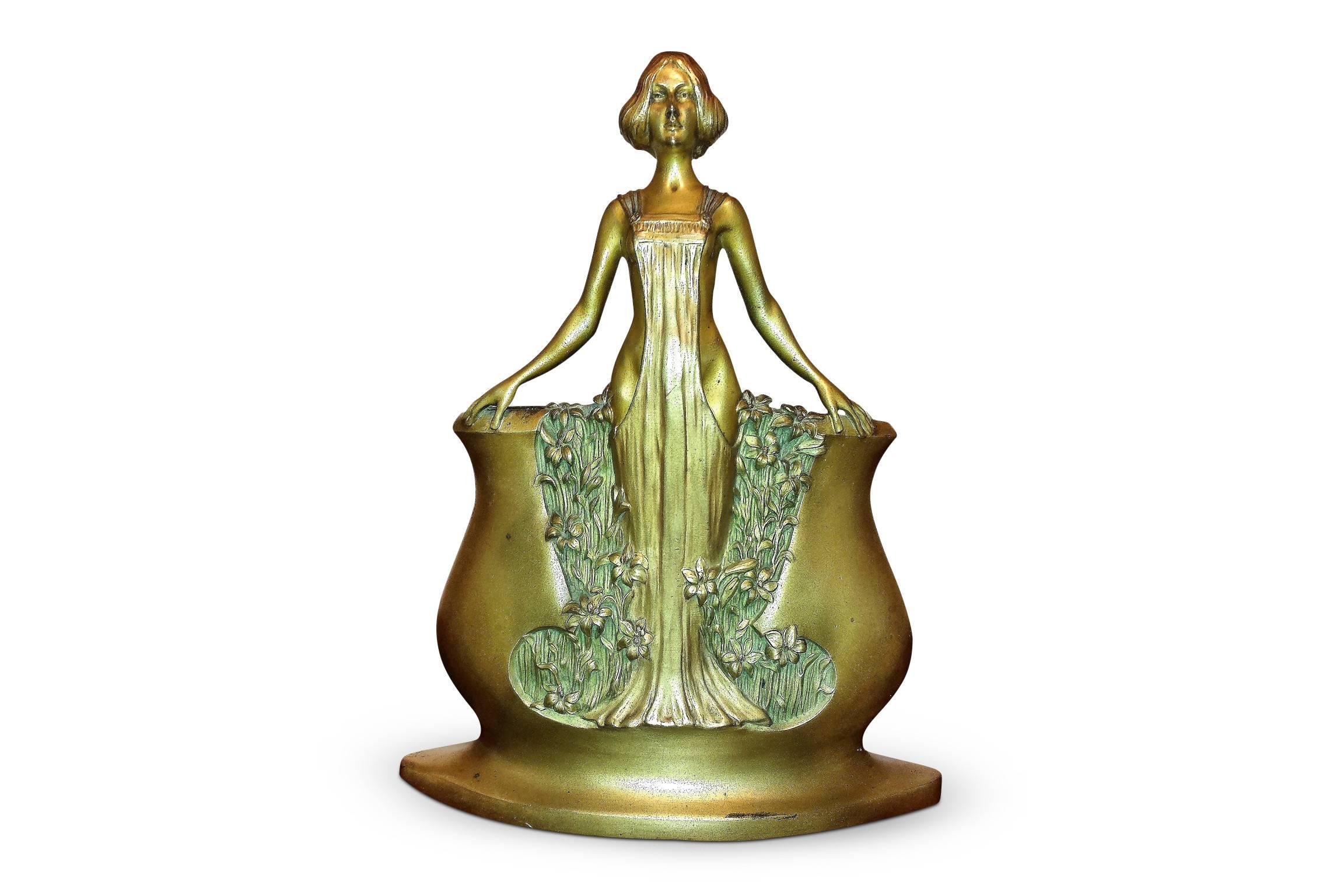 A bronze vase featuring an Art Nouveau maiden in gold and green patinations. Signed Ch.Korschann, Paris, circa 1900. Excellent condition.