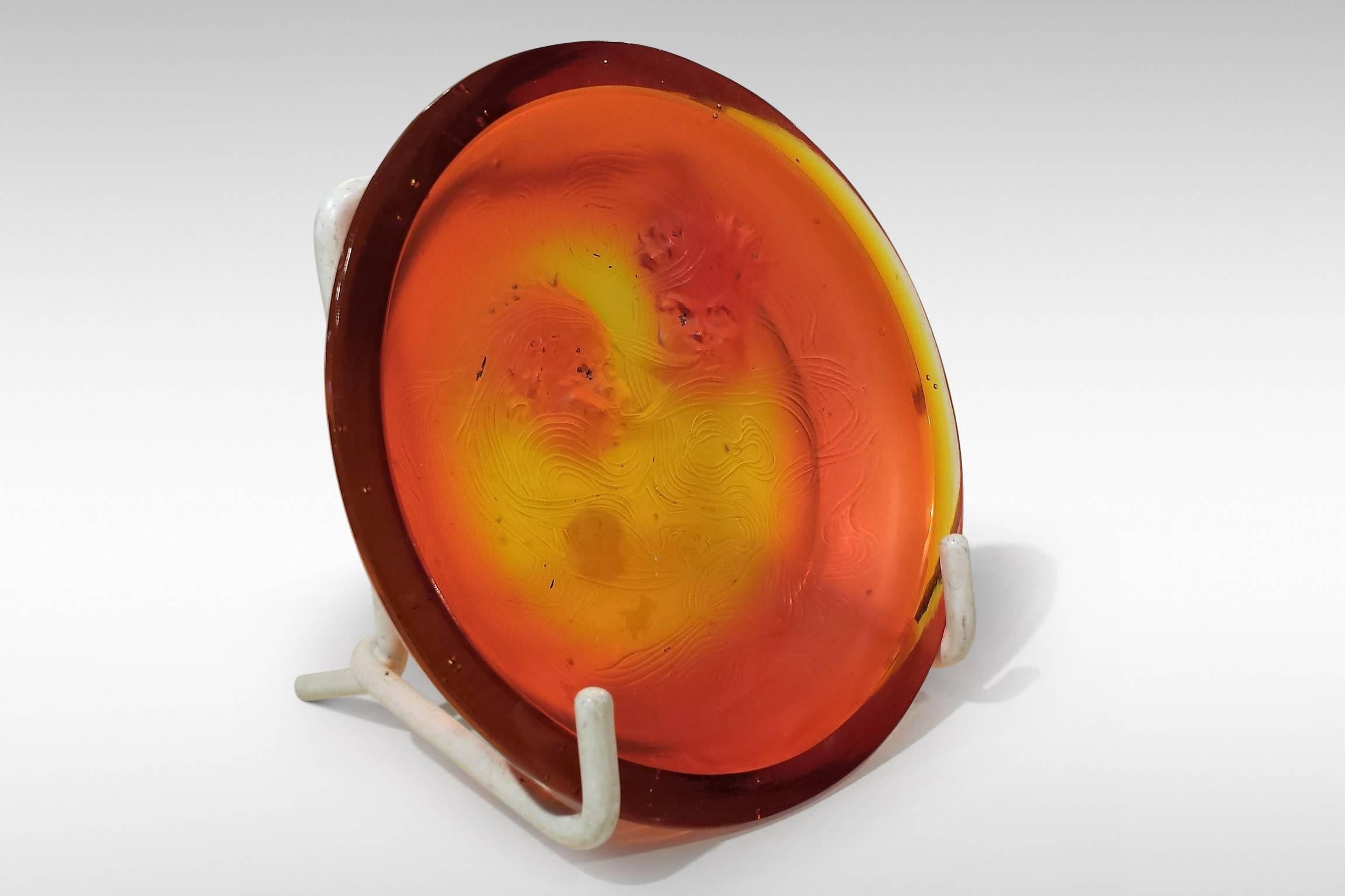 'Deux Zephyrs', an Art Deco Orange Glass Dish by Rene Lalique In Good Condition In Kent, GB