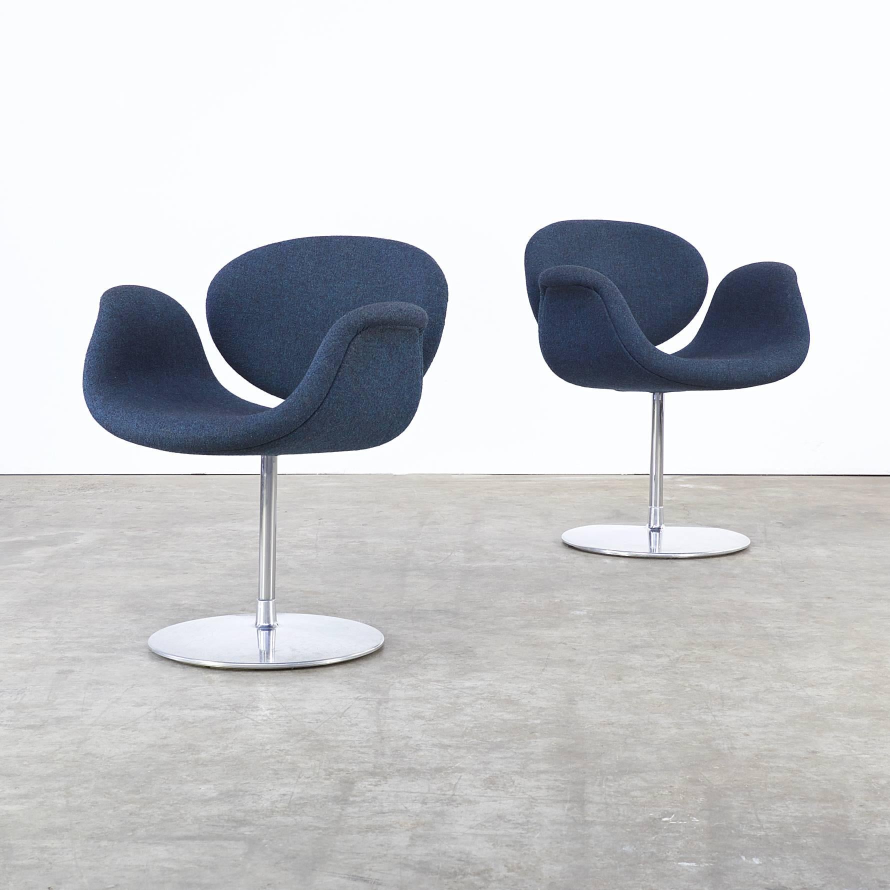 One set of two Pierre Paulin F163 little Tulip fauteuils for Artifort. Good condition, blue grey fabric. Chrome foot. Wear consistent with age and use. Dimensions: 70 cm (W) x 53 cm (D) x 77cm (H) x 42cm seat height.