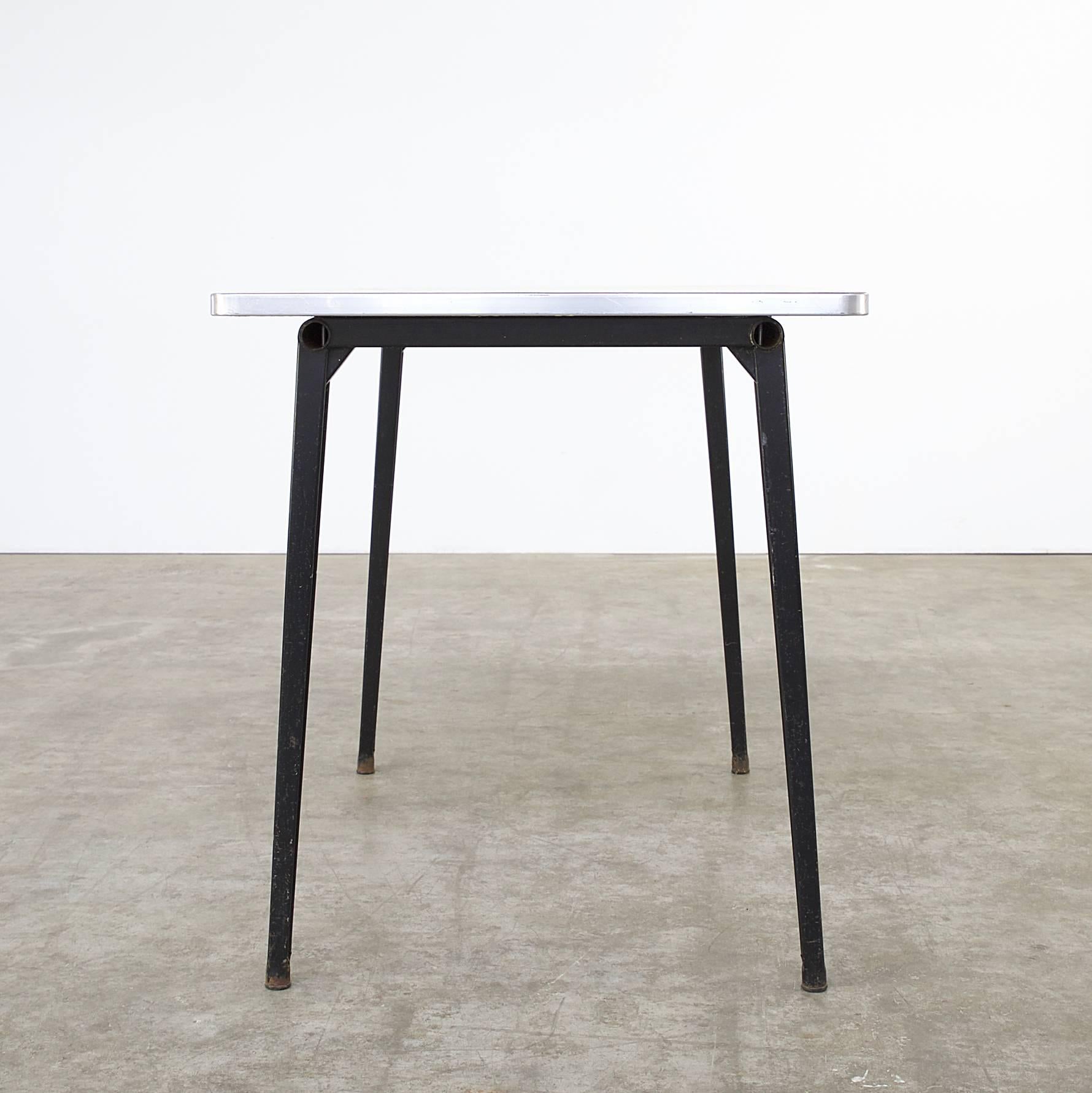 1960s Friso Kramer ‘Reform’ Table for Gispen In Good Condition For Sale In Amstelveen, Noord