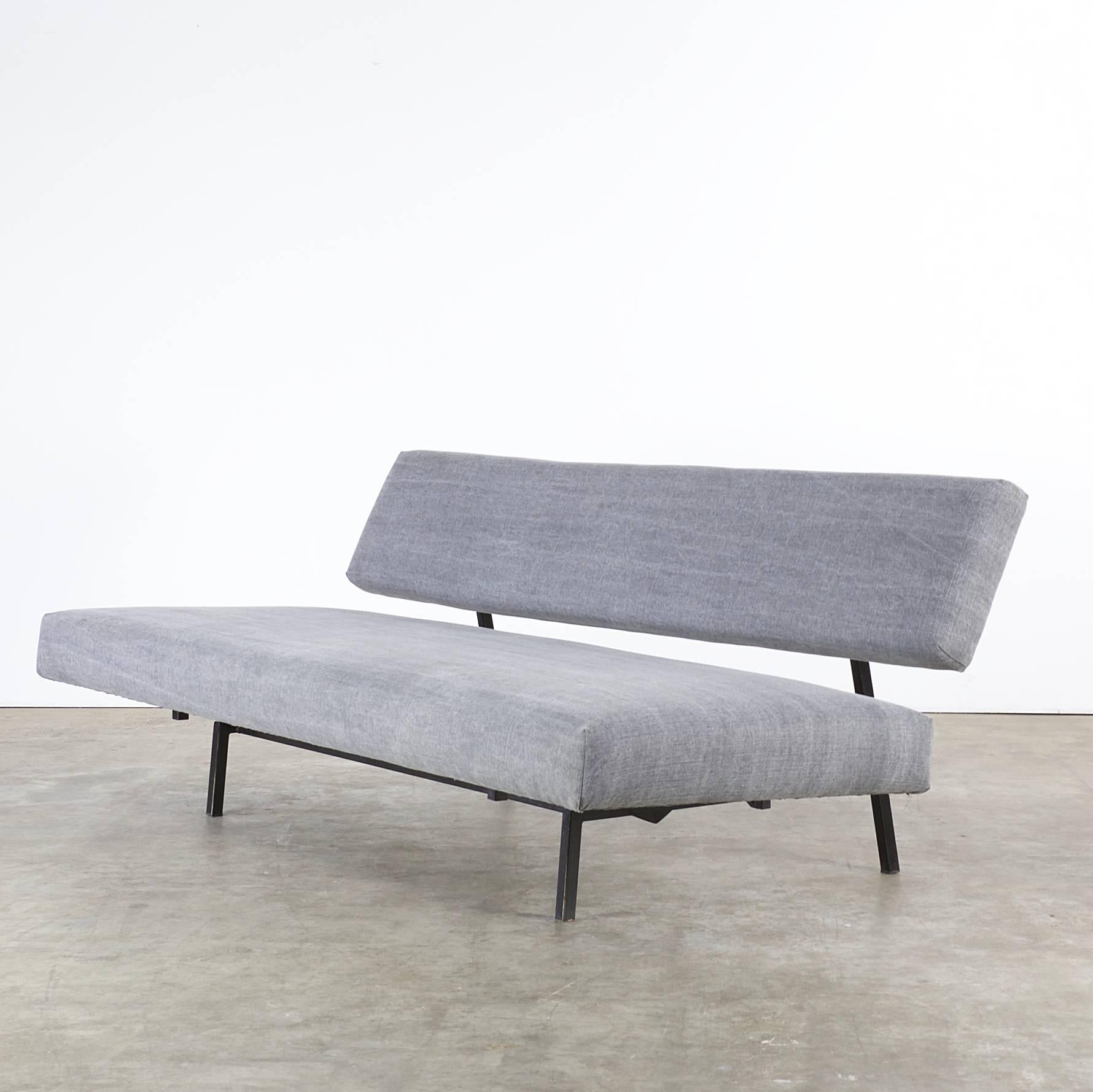 1960s Martin Visser sofa or daybed ‘BR03' for ’t Spectrum. New upholstery. Grey fabric. Metal frame. Good condition, wear consistent with age and use. Dimensions: 195cm (W) x 80-95cm(D) x 73cm(H), seat: 38cm.