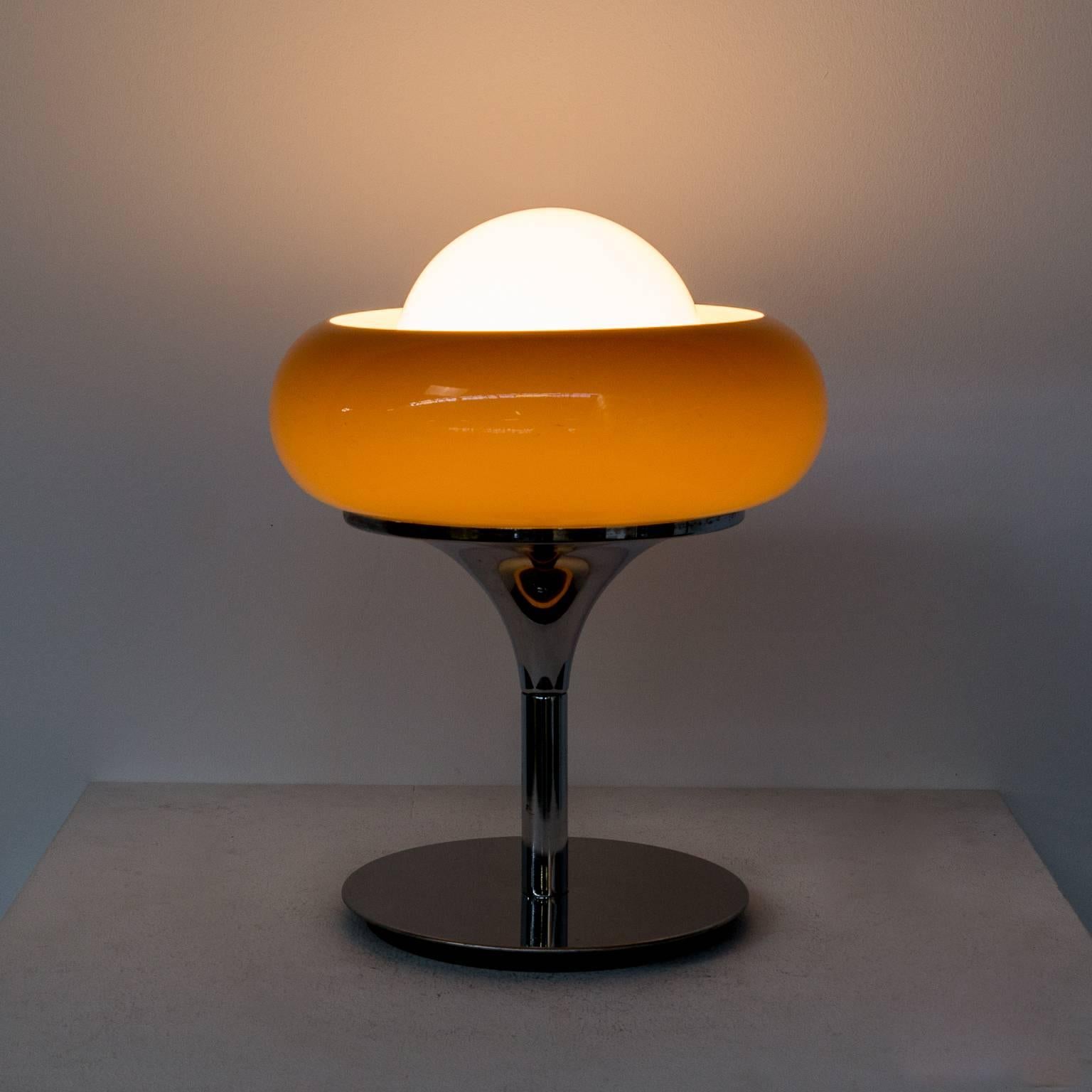 Mid-Century table lamp by Harvey Guzzini. Chrome plating, brown acrylic, and white glass. Good condition, wear consistent with age and use. Dimensions: Ø 38cm x 45cm H.