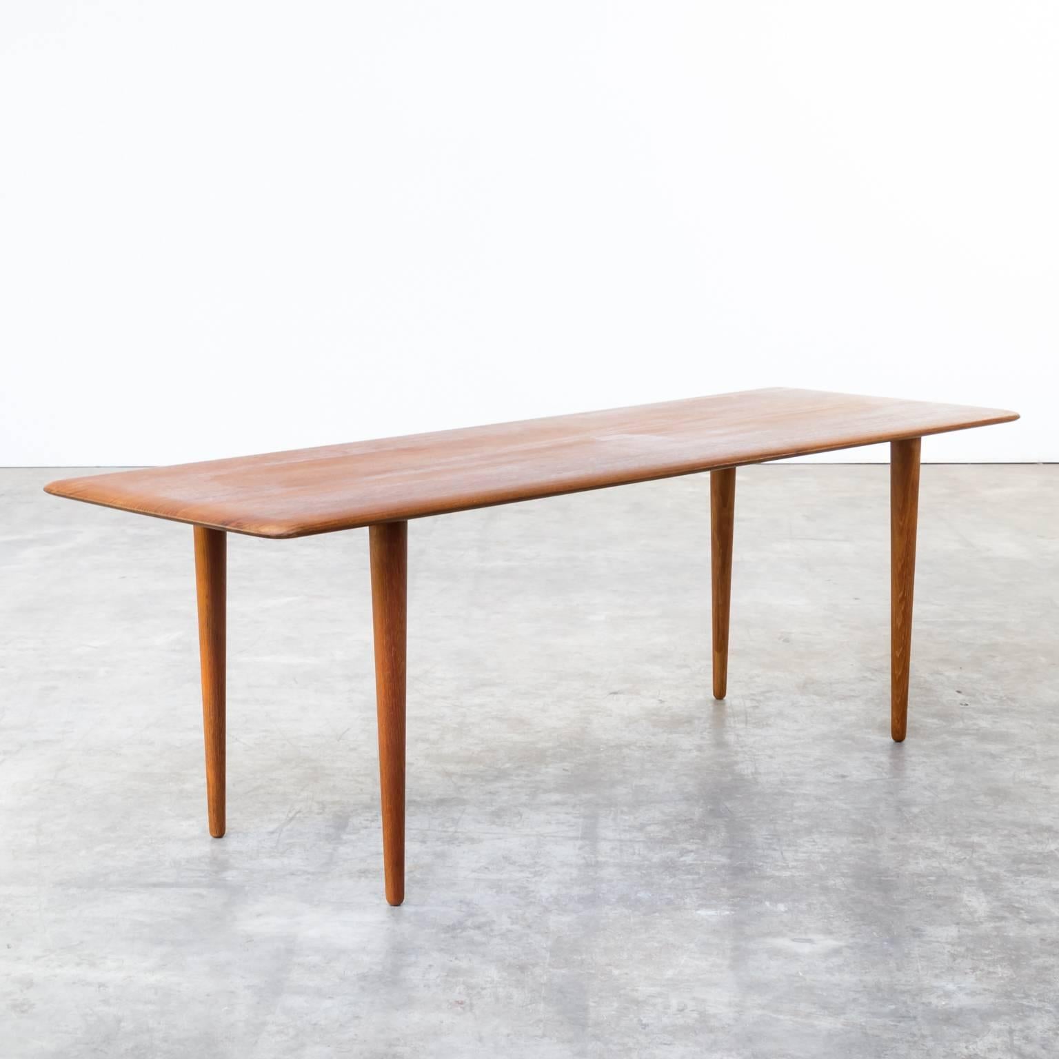 1960s Peter Hvidt FD156 design coffee table for France & Son. Thin lined beautiful shaped table in teak. Very good condition, wear consistent with age and use. Dimensions: 147cm W x 49cm D x 49cm H.