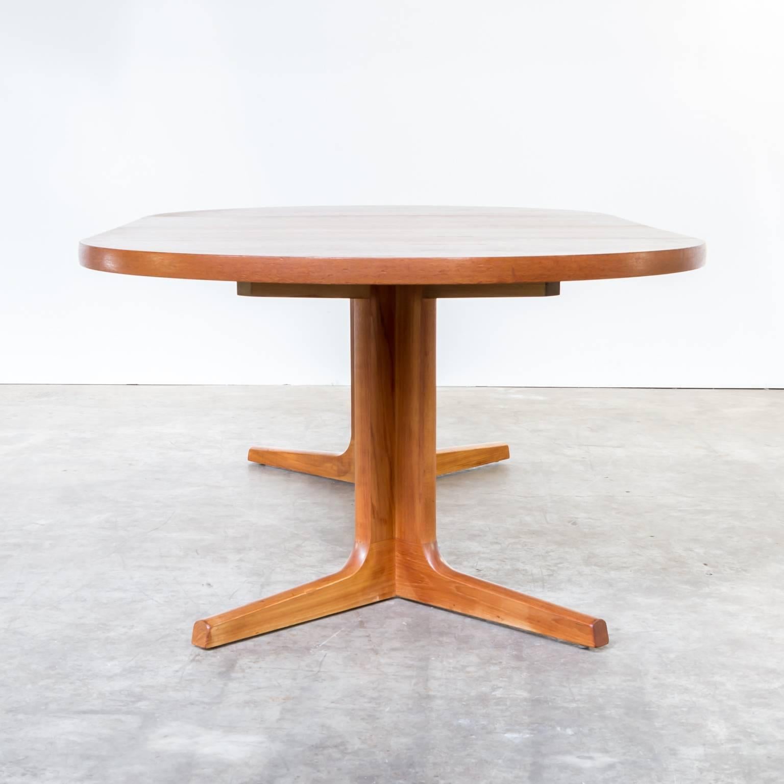 am mobler dining table