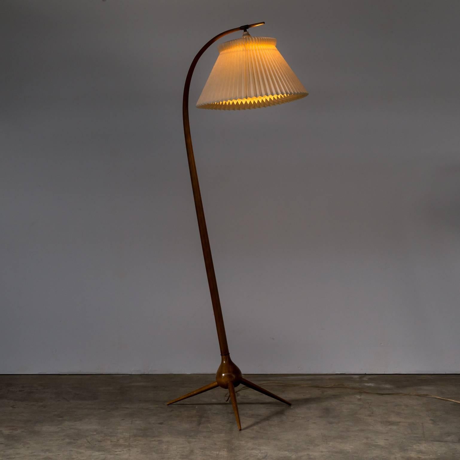 Severin Hansen Jr. floor lamp, moulded deep polished wood with three-star foot for Haslev Møbler. This floor lamp is in very good condition, the hood is free in its frame and can be transported separately for save delivery. Beautiful wood element