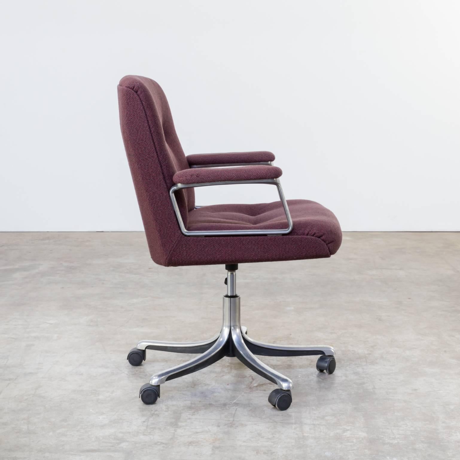 Mid-Century Osvaldo Borsani P128 Swivel Desk Chair for Tecno In Good Condition For Sale In Amstelveen, Noord