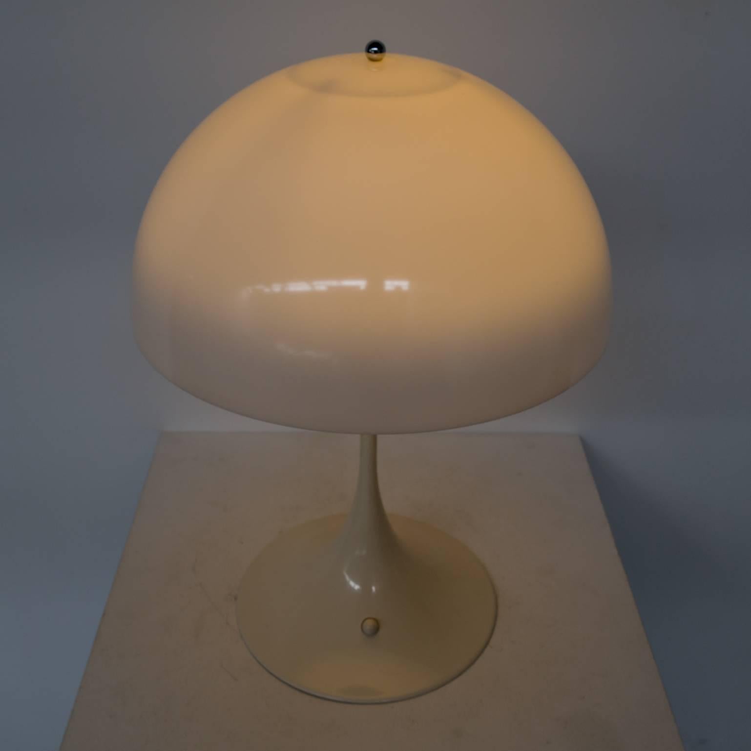 1960s, Verner Panton panthella table lamp by Louis Poulsen. Iconic design lamp, very good condition.