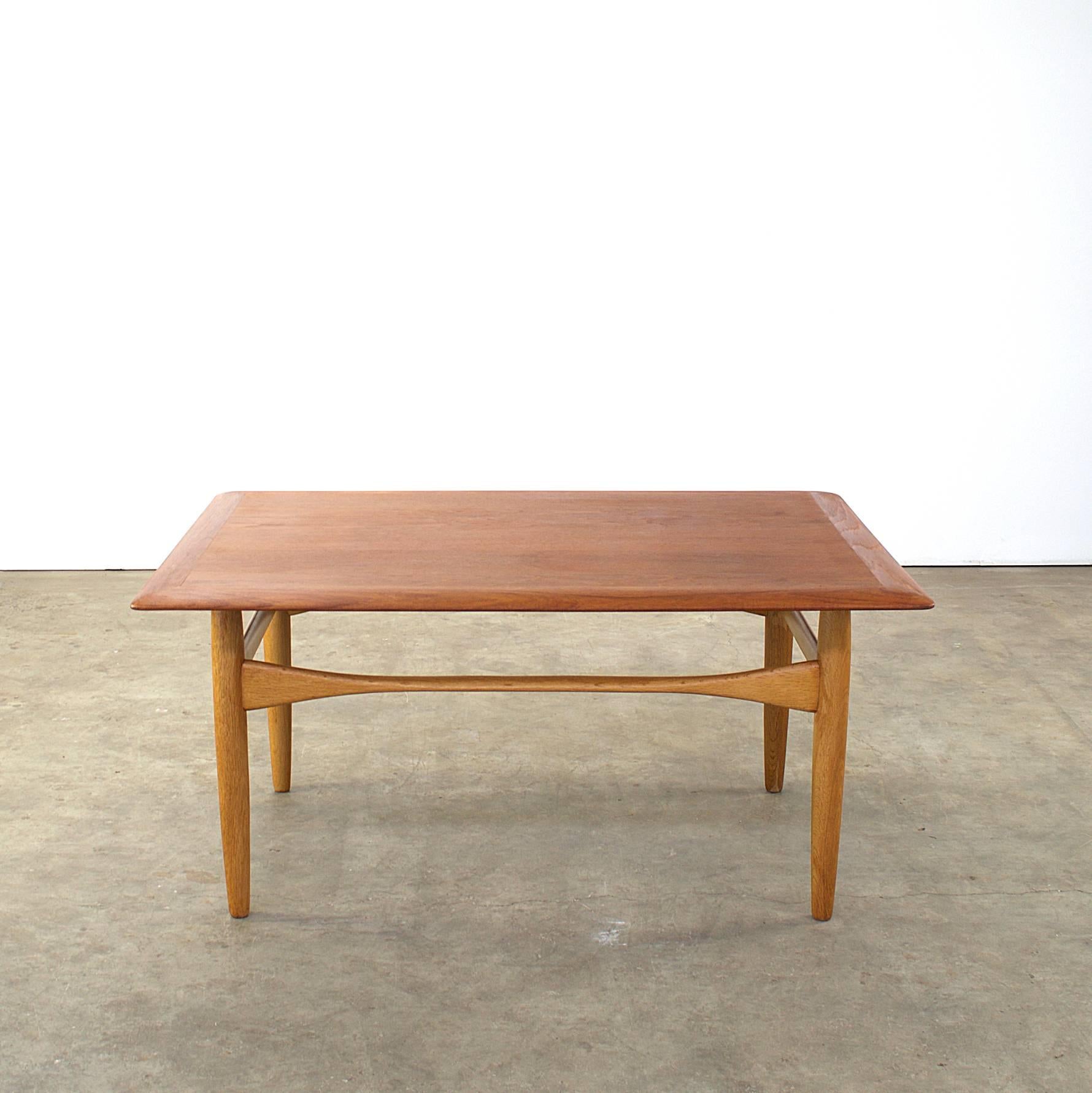1960s Aksel Bender Madsen coffee table for Bovenkamp. Teak table top, oak feet. Good condition, wear consistent with age and use.