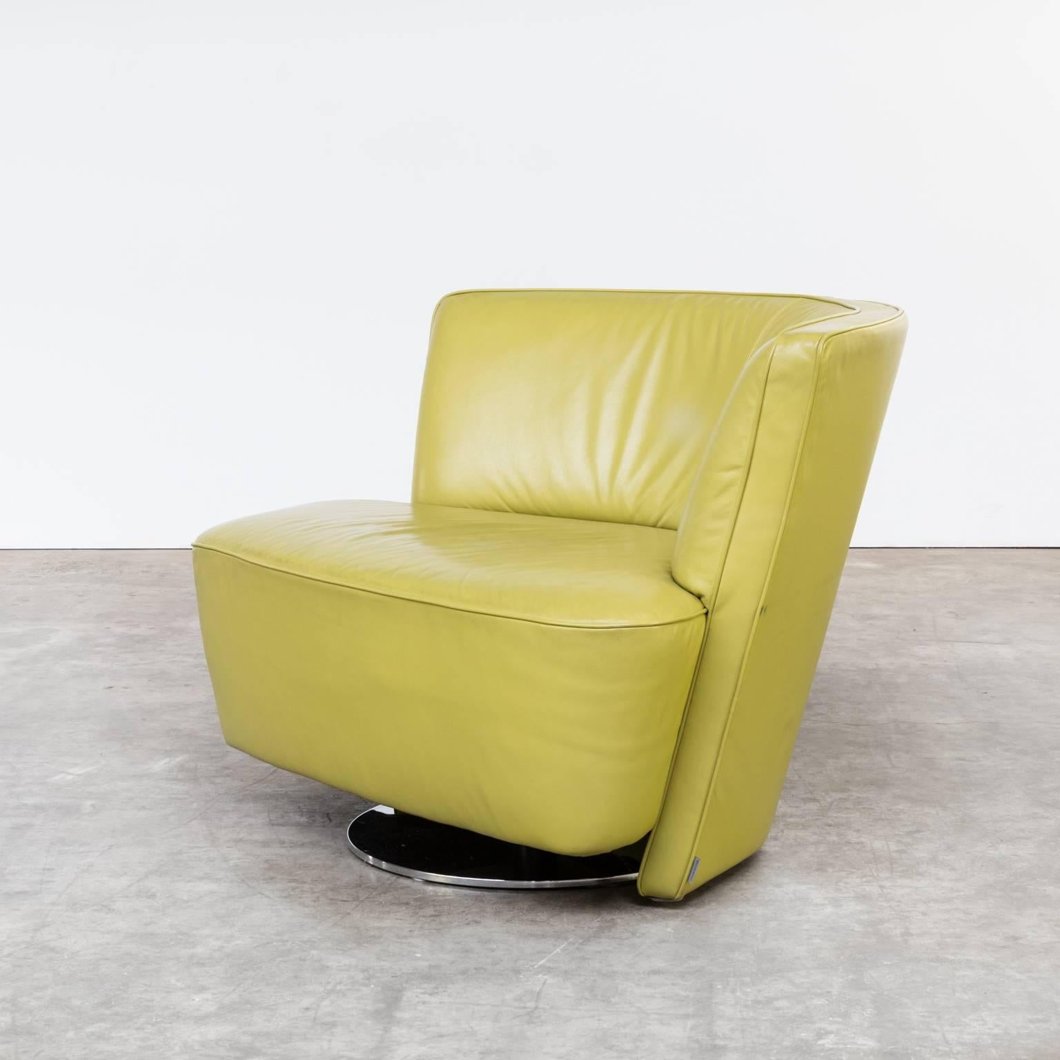 1990s EOOS ‘Drift’ swivel fauteuil for Walter Knoll. The Drift chair is developed by a team of three Australian designers from their studio EOOS, specially for Walter Knoll. The drift is able to turns towards the user, friendly and inviting. The