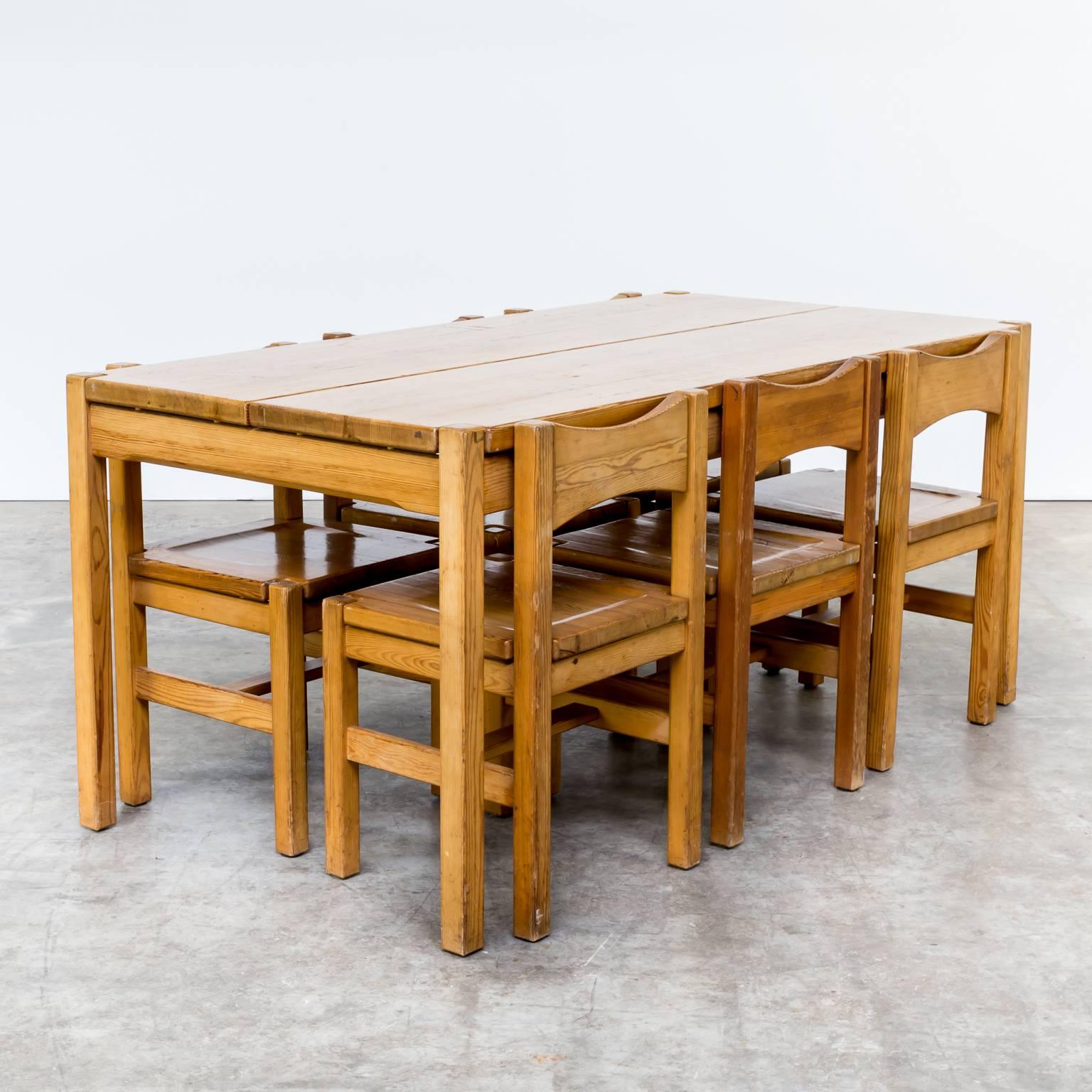One set of Ilmari Tapiovaara pine wood dinner set one table and six chairs for Laukaan Puu, Hongisto serie 3000. Nice and complete dining room set. Beautiful patina through age and minor usage spurs. Dimensions: Table 160cm (W) x 80.5cm (D) x 72cm