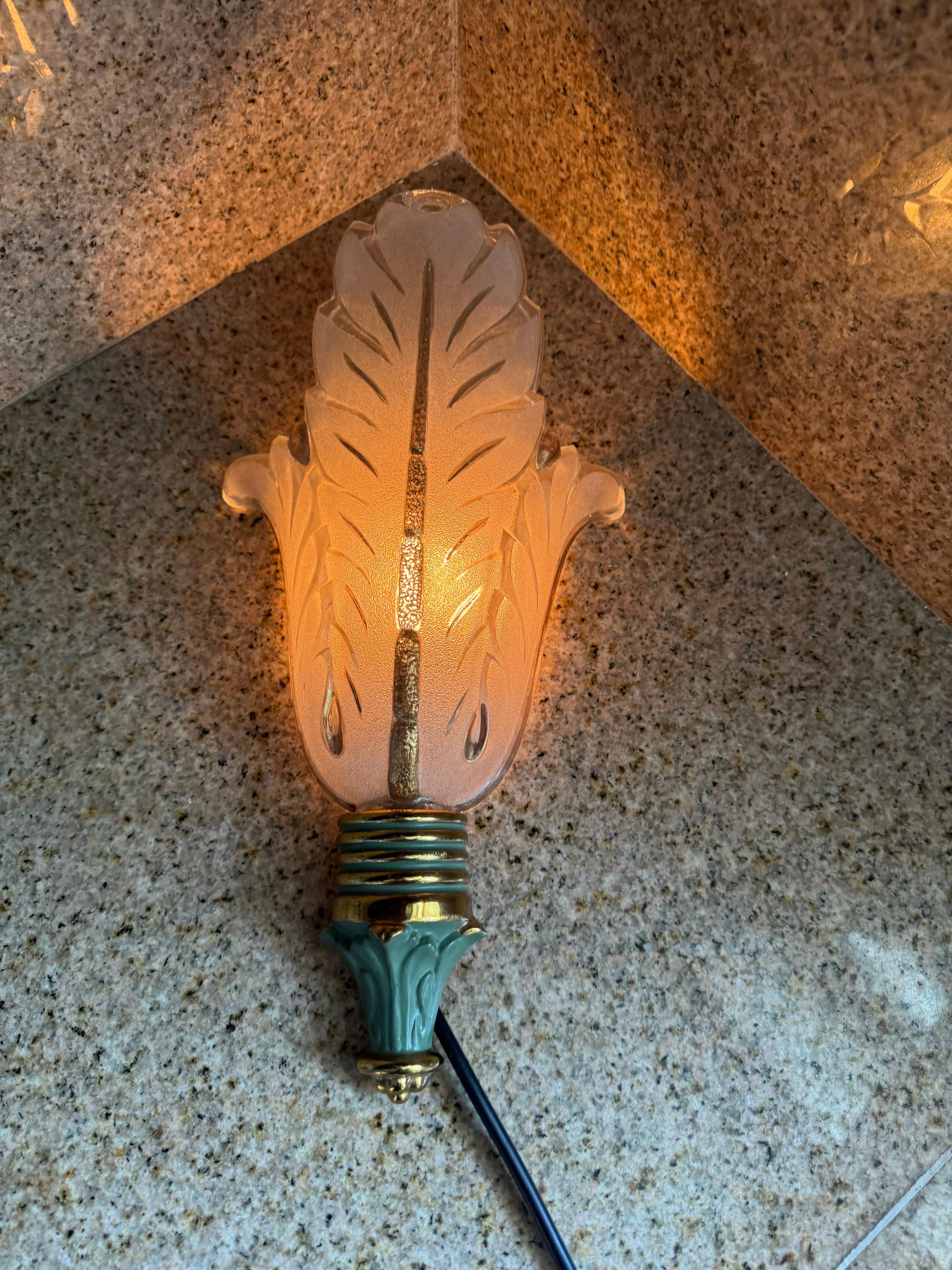 Coppia di lampade Art Deco in ottone e vetro di Ezan, Francia, circa anni '40 in vendita 4
