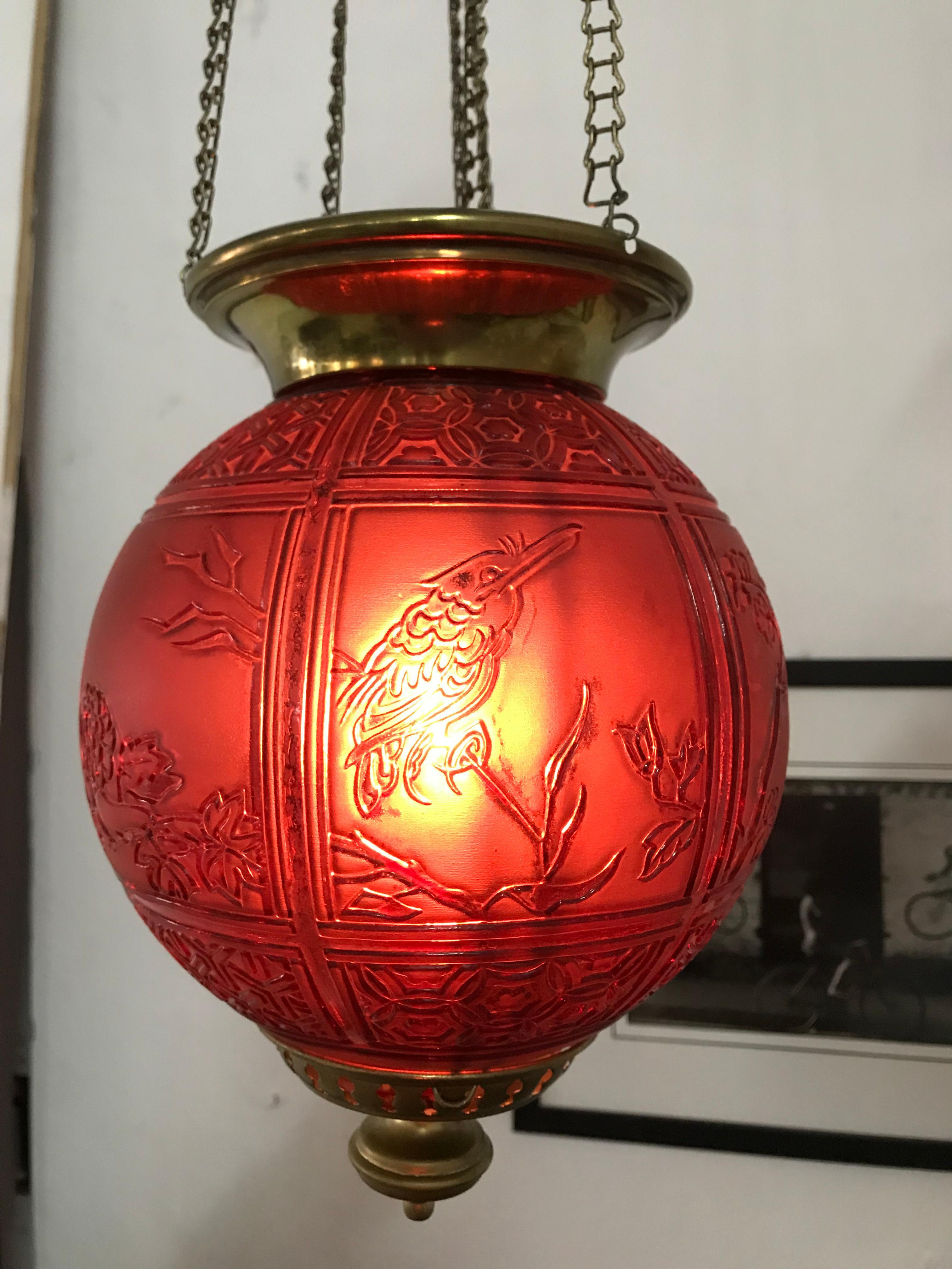 Late 19th or early 20th century ruby red glass lantern by Baccarat, France, unsigned but a well documented model.
It has 3 panels depicting a kingfisher in different motions.
At the moment it can hold a candle (we recommend using battery operated