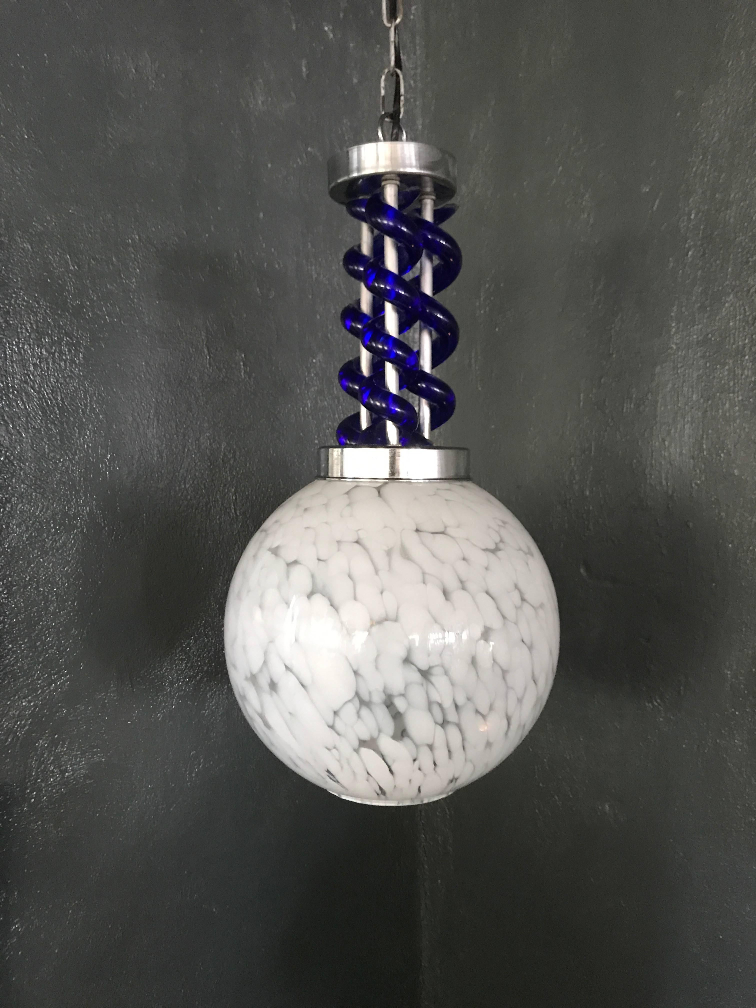 Beautiful chandelier attributed to Venini, it consists of three spirals in a rich blue Murano glass and the Lower sphere, 
Measures: 49 cm long with a 25cm diameter.