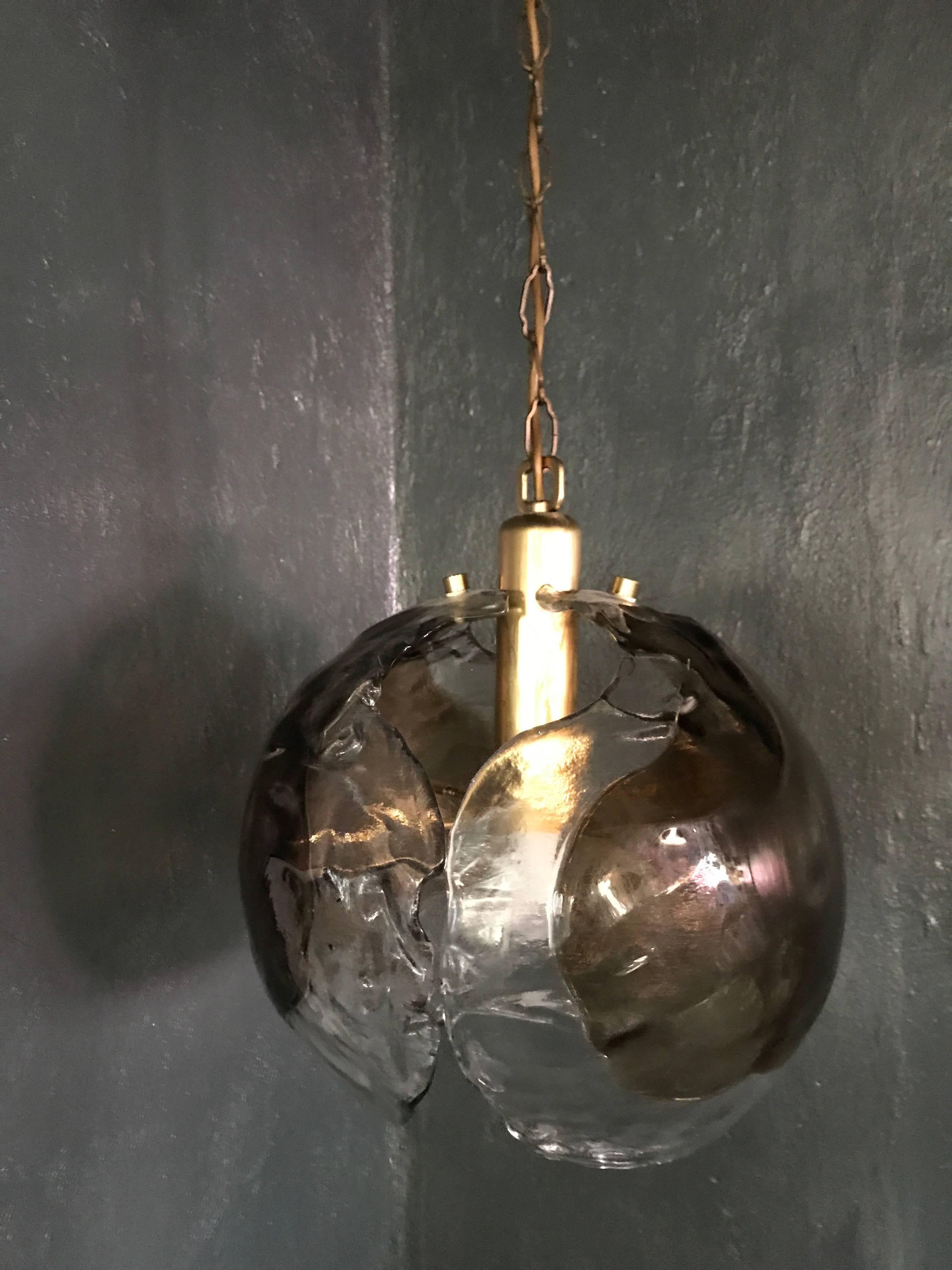 Mid-Century moderno Due lampadari di metà secolo Kaiser Leuchten con vetro di Mazzega, 1970 ca. in vendita