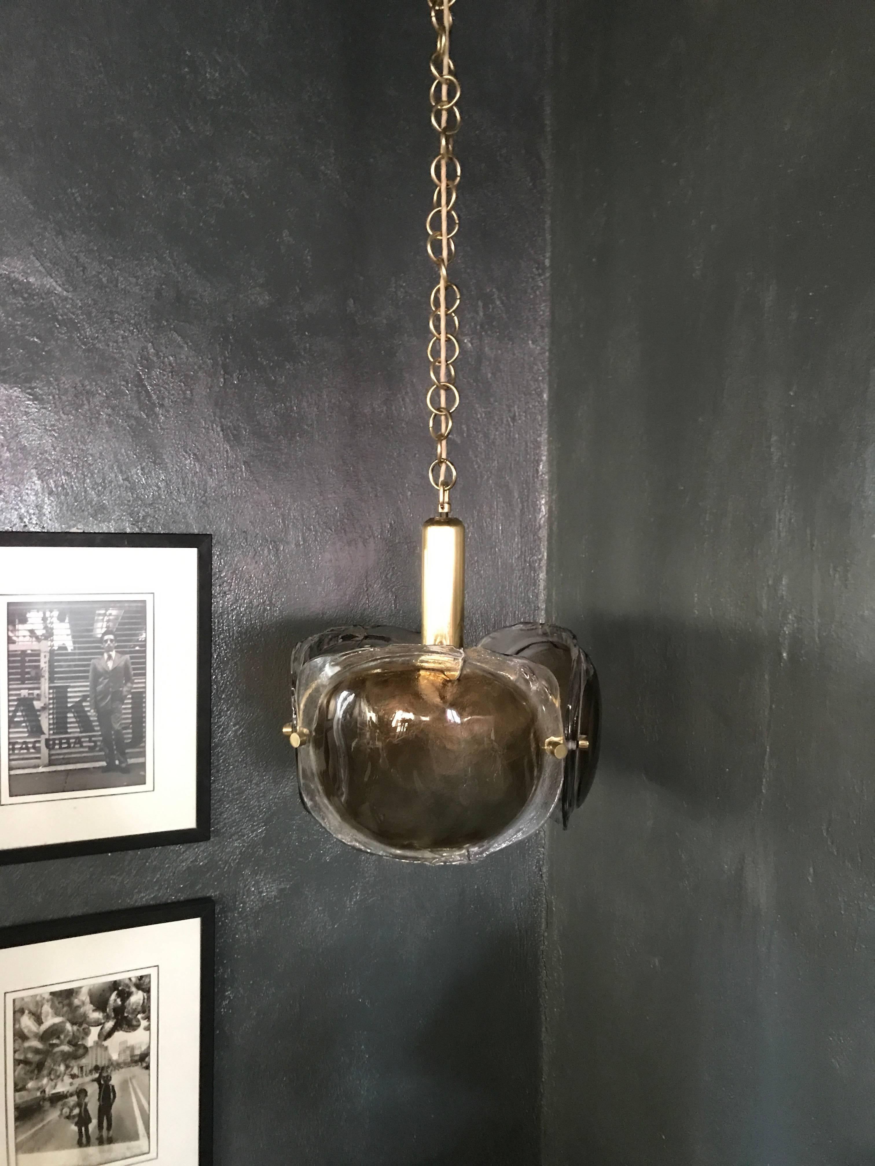 Mid-Century moderno Due lampadari di metà secolo Kaiser Leuchten con vetro di Mazzega, 1970 ca. in vendita