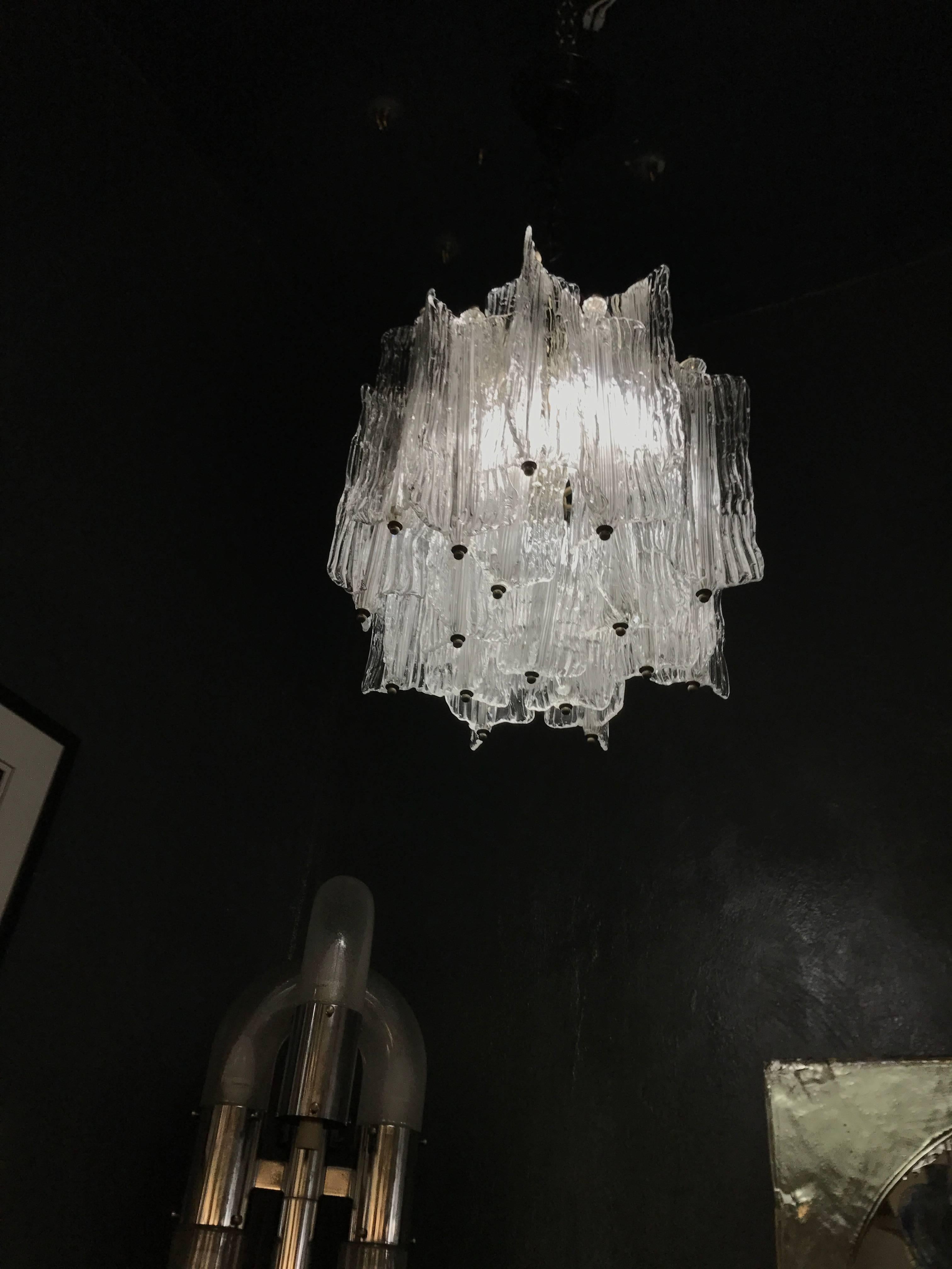 Mid-Century Modern chandelier designed by Toni Zuccheri for Venini in Murano glass, circa 1950-1960.