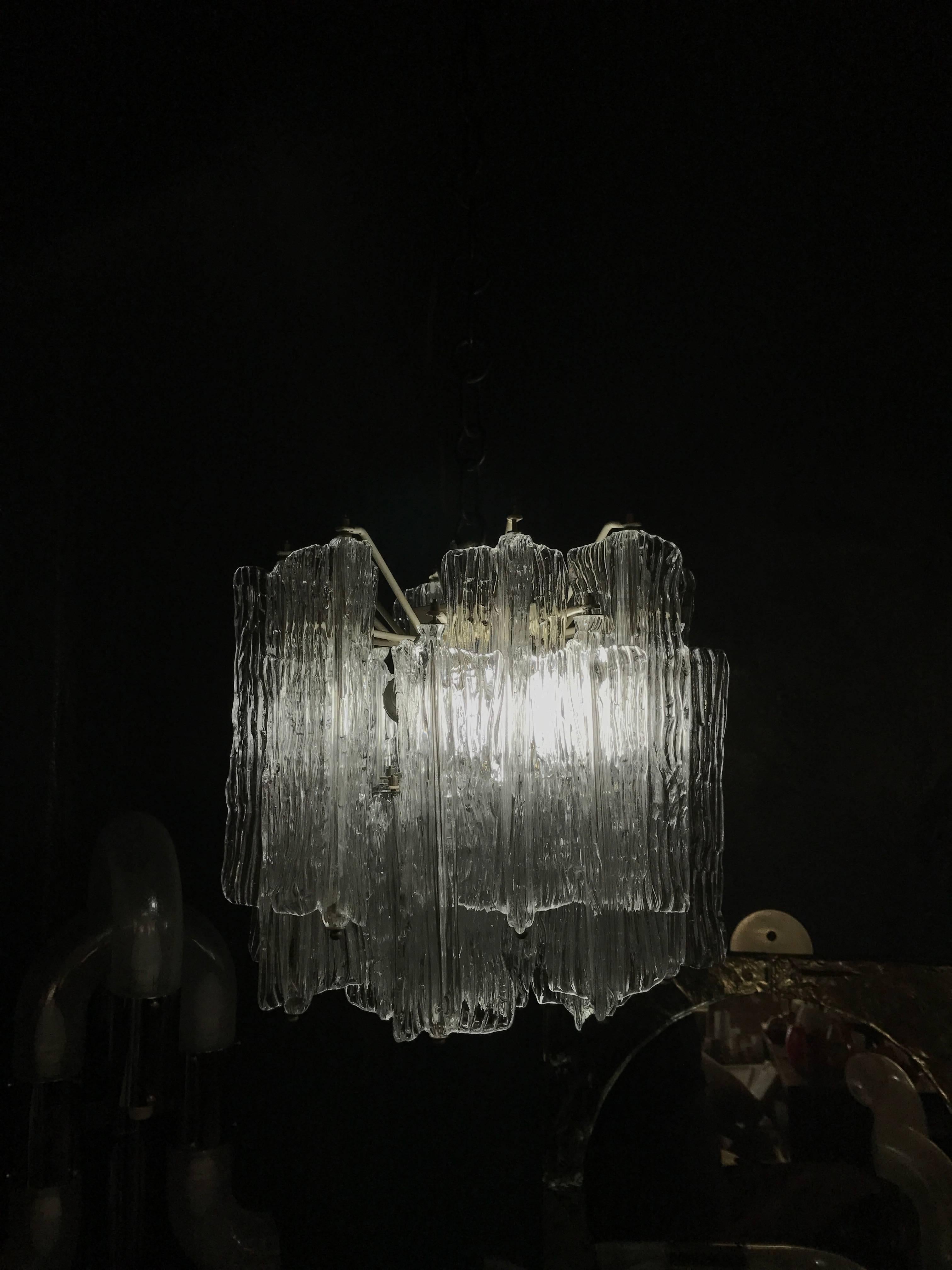 Hand-Crafted Mid-Century Modern Chandelier Designed by Toni Zuccheri for Venini For Sale