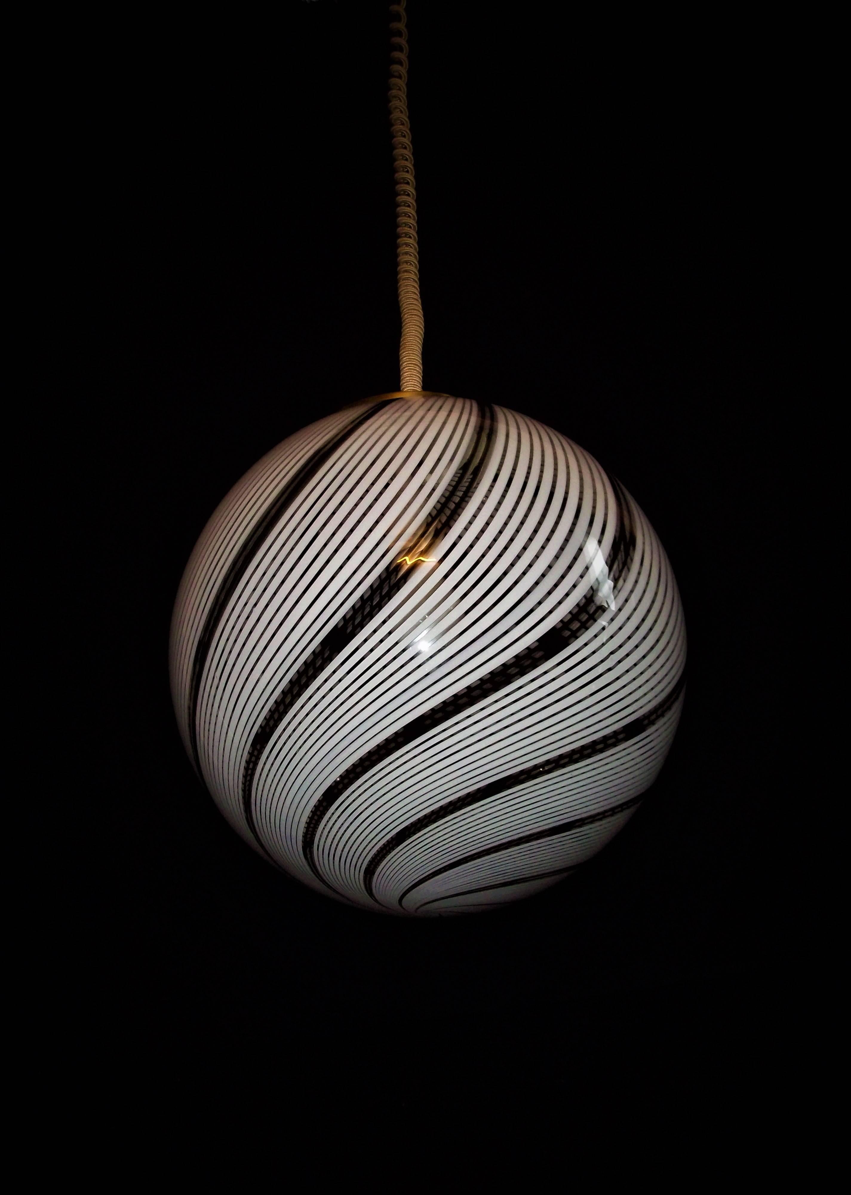 Mid-Century moderno Venini, lampadario 'Tessuto' in vetro di Murano, circa 1970 in vendita