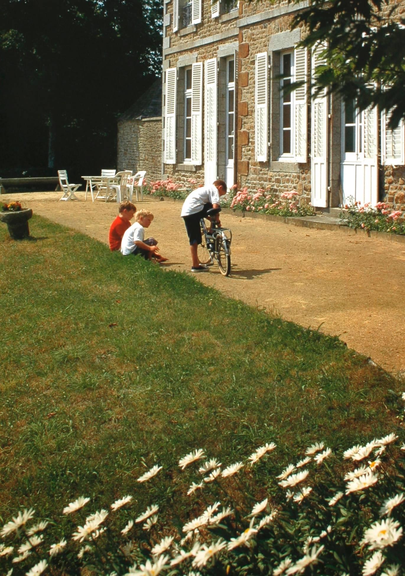 Family Houses in the Country, First Edition 3