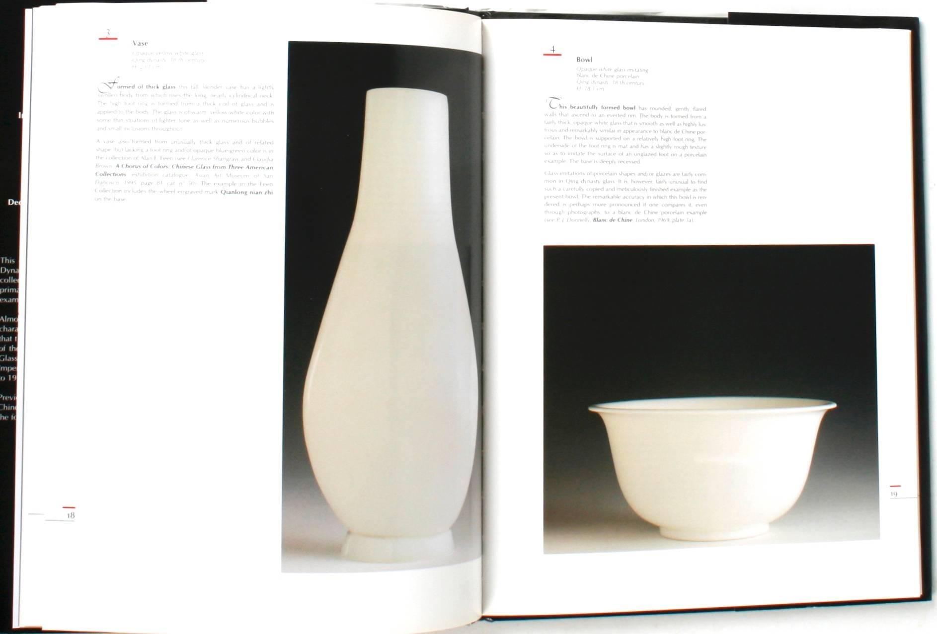 Treasures of Chinese Glass Workshops (Trésors des ateliers de verre chinois), première édition Bon état - En vente à valatie, NY
