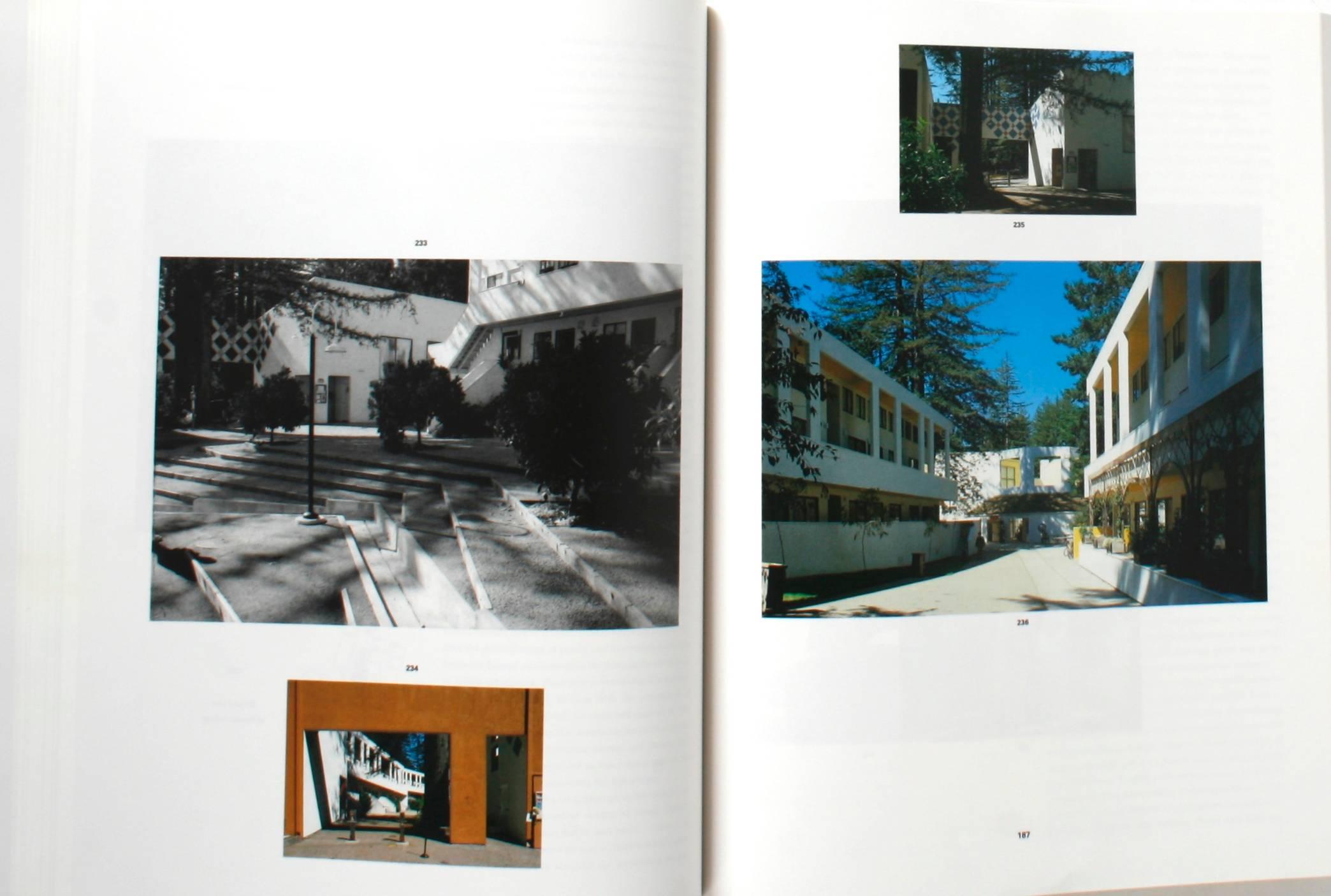 History of Postmodern Architecture, 1. Auflage im Zustand „Hervorragend“ im Angebot in valatie, NY