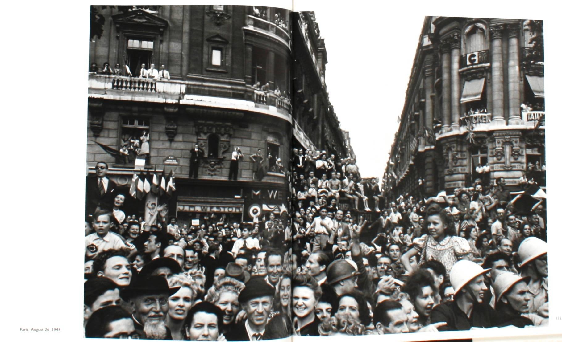 Robert Capa: Photographs, First Edition by Robert & Cornell Capa For Sale 2