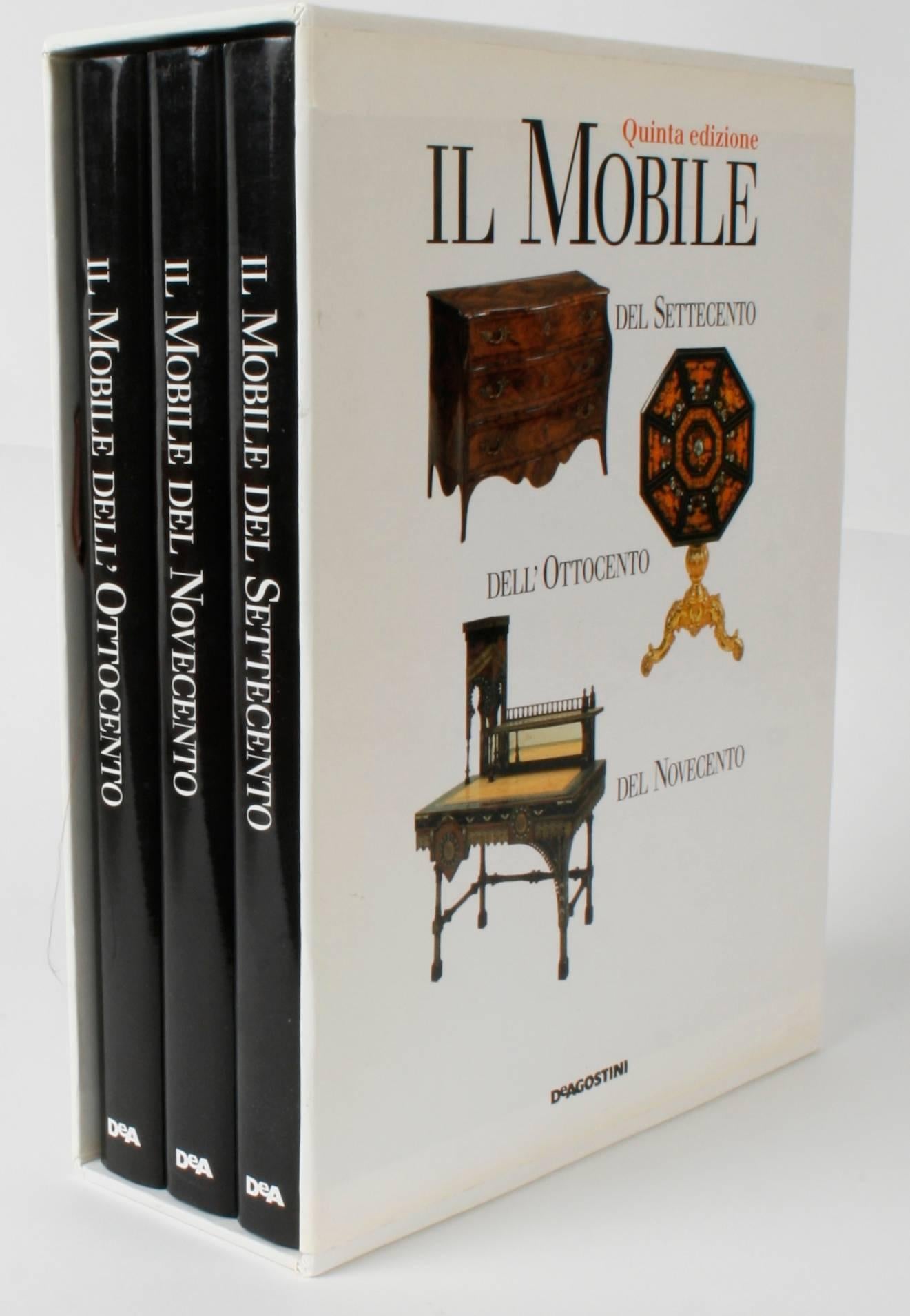 Il Mobil del Settecento, Ottocento, Novecento, ensemble en trois volumes. De Agostoni, Novara, Italie, 1996. 1ère édition, couverture rigide avec jaquette et étui. 3 volumes, chacun rempli de photographies en couleur. 319, 300, 304 pages avec texte